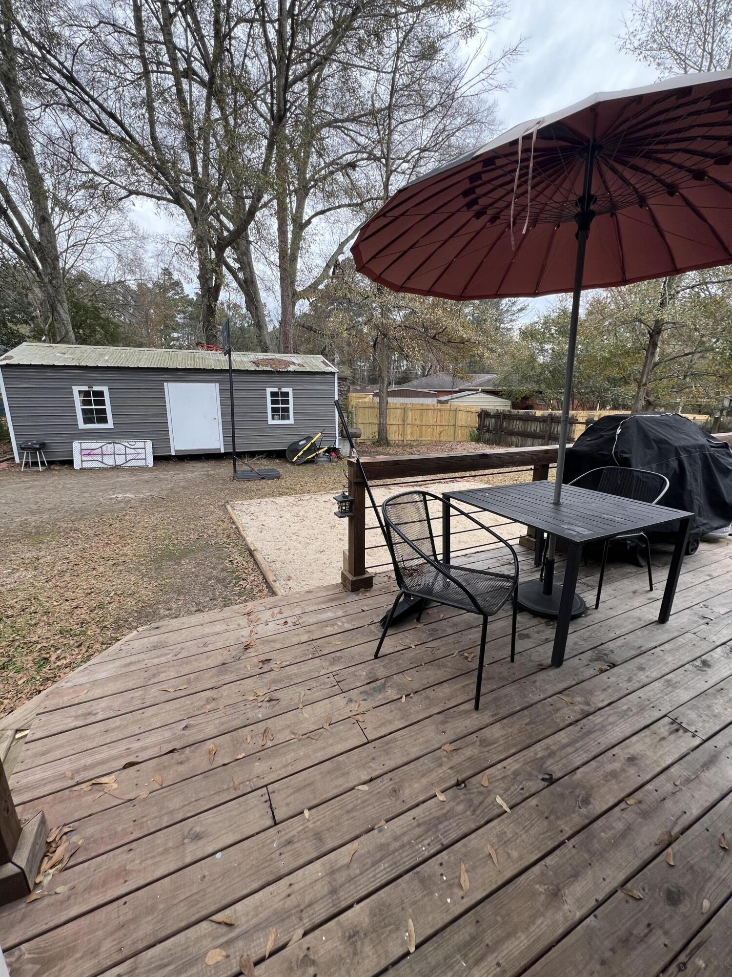 910 Sunset Cir., Columbia