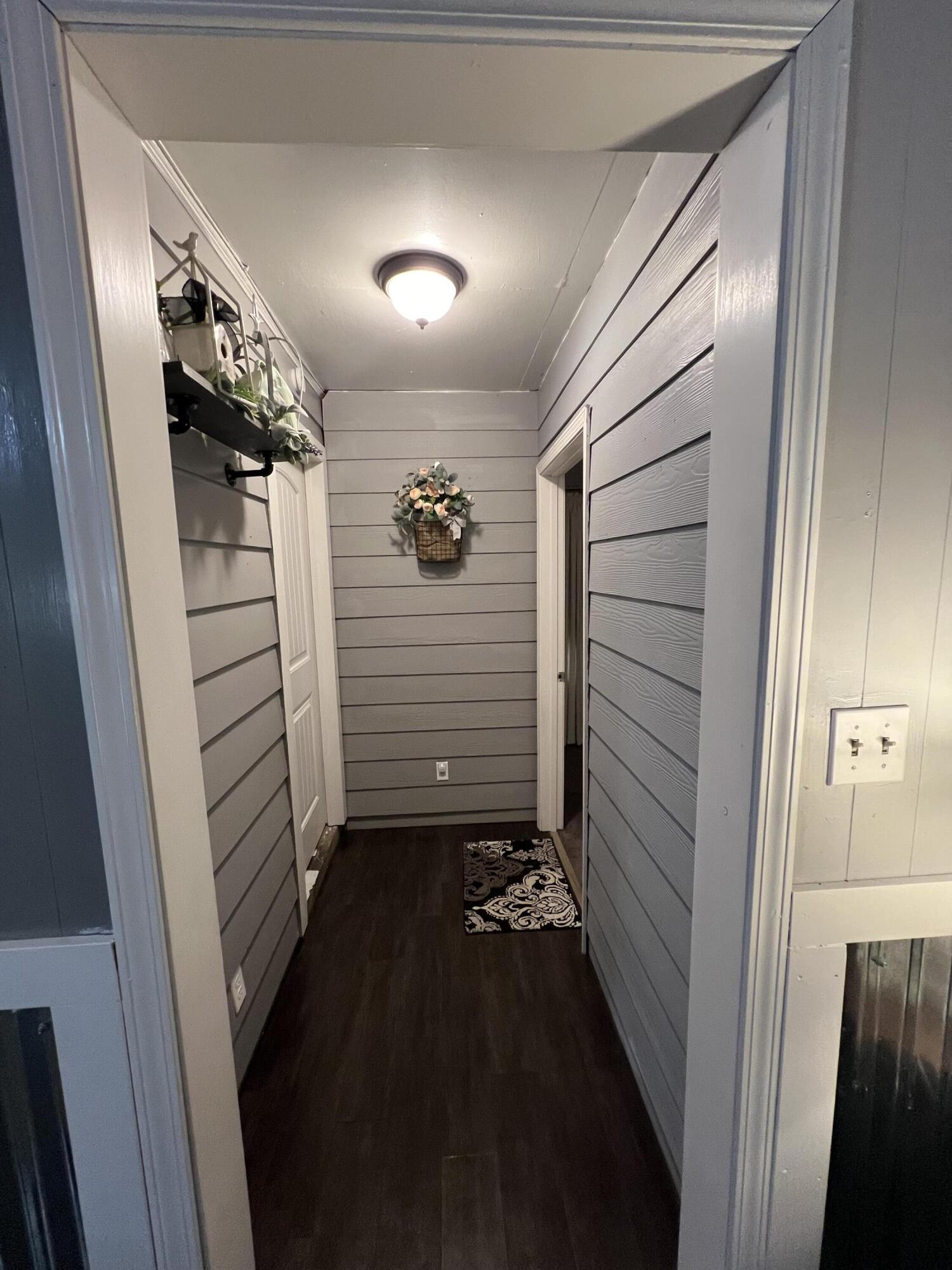 910 Sunset Cir., Columbia
