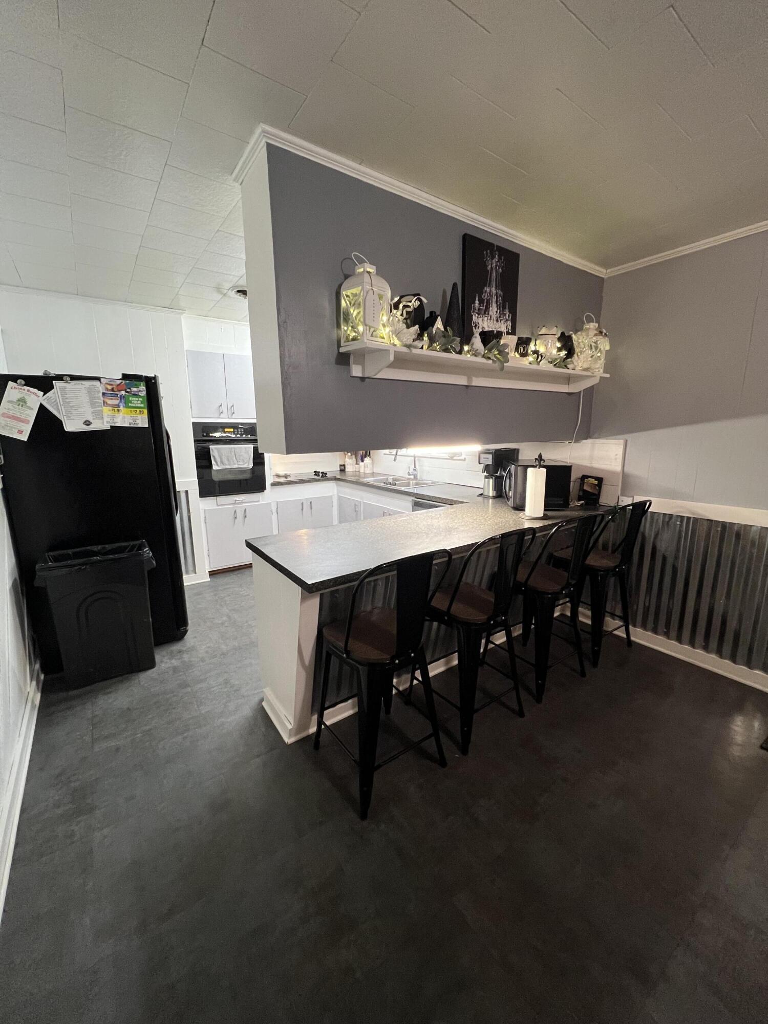 910 Sunset Cir., Columbia