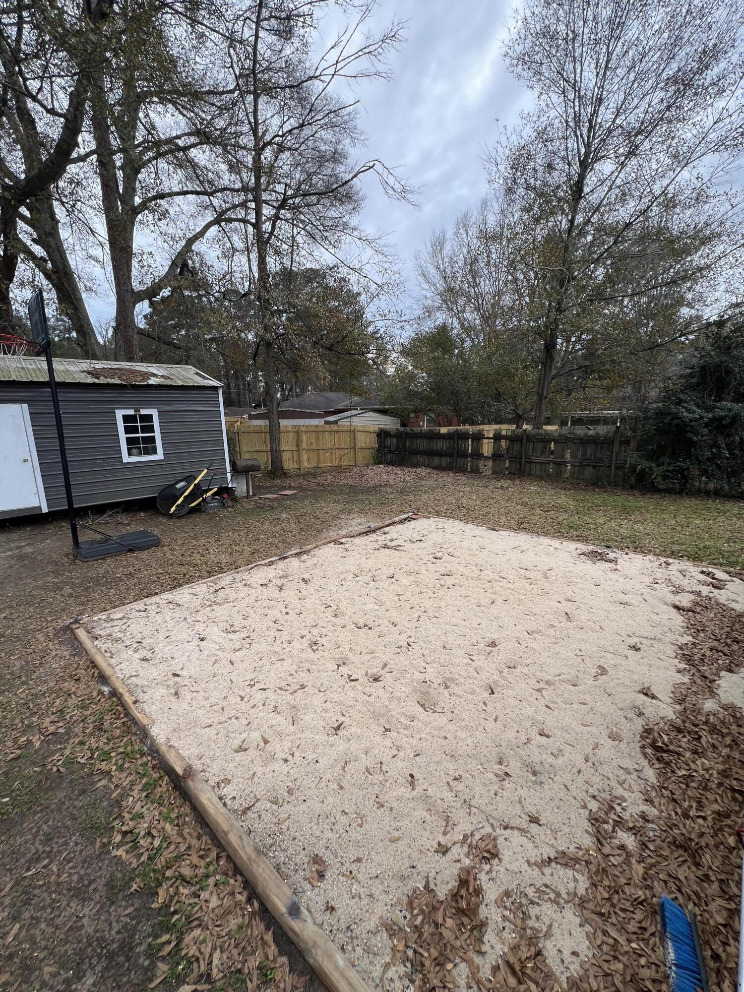 910 Sunset Cir., Columbia