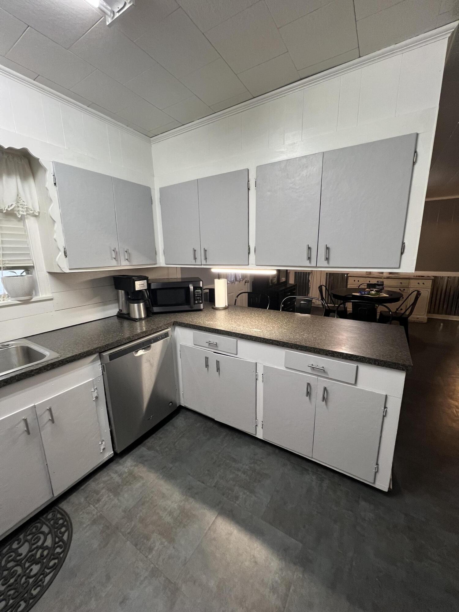 910 Sunset Cir., Columbia