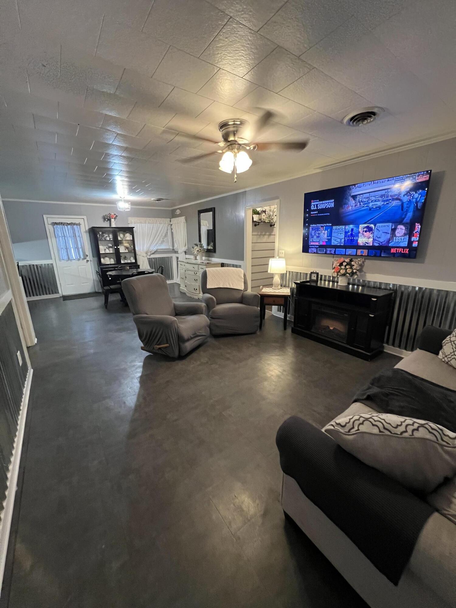 910 Sunset Cir., Columbia