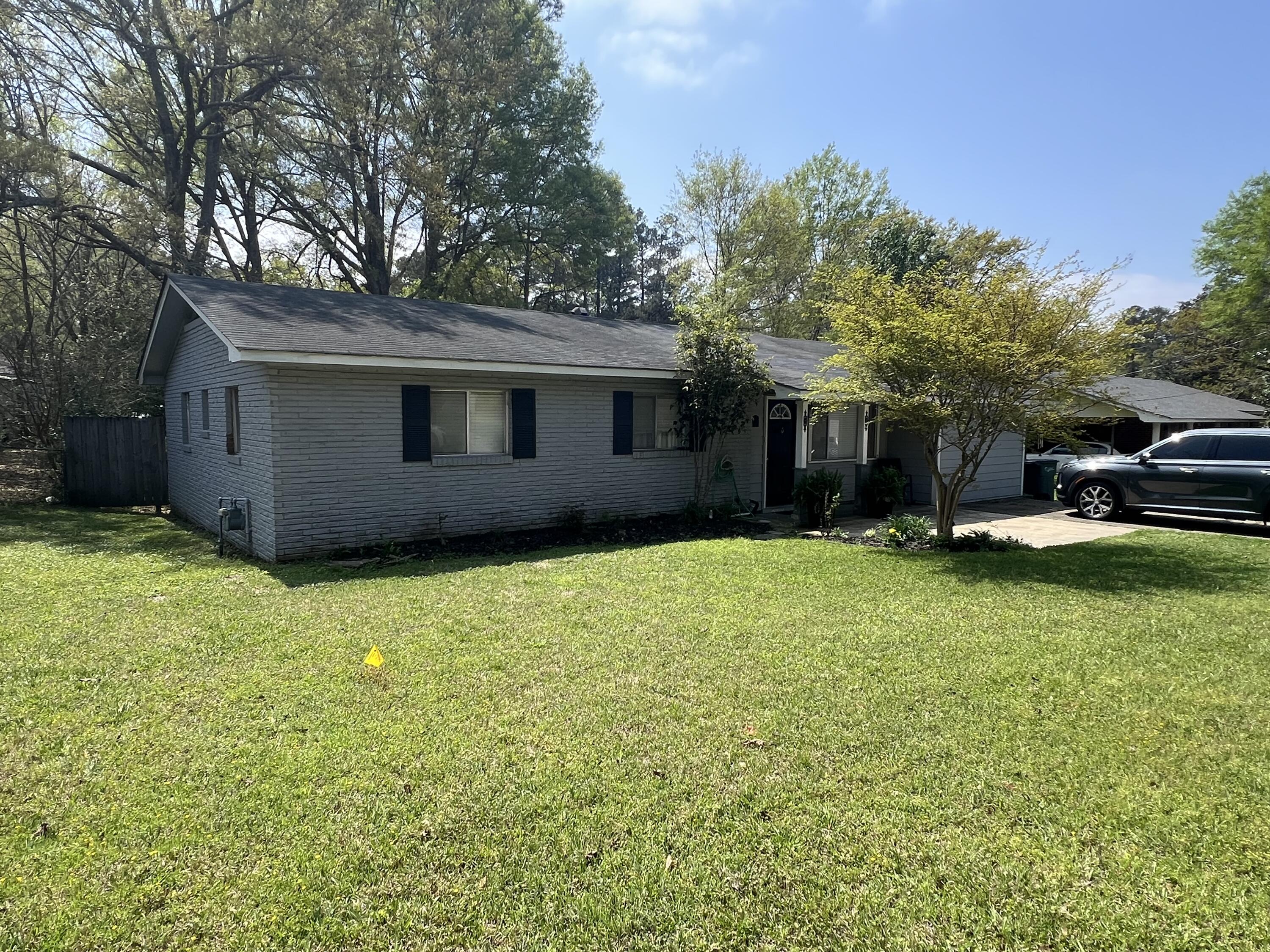 910 Sunset Cir., Columbia