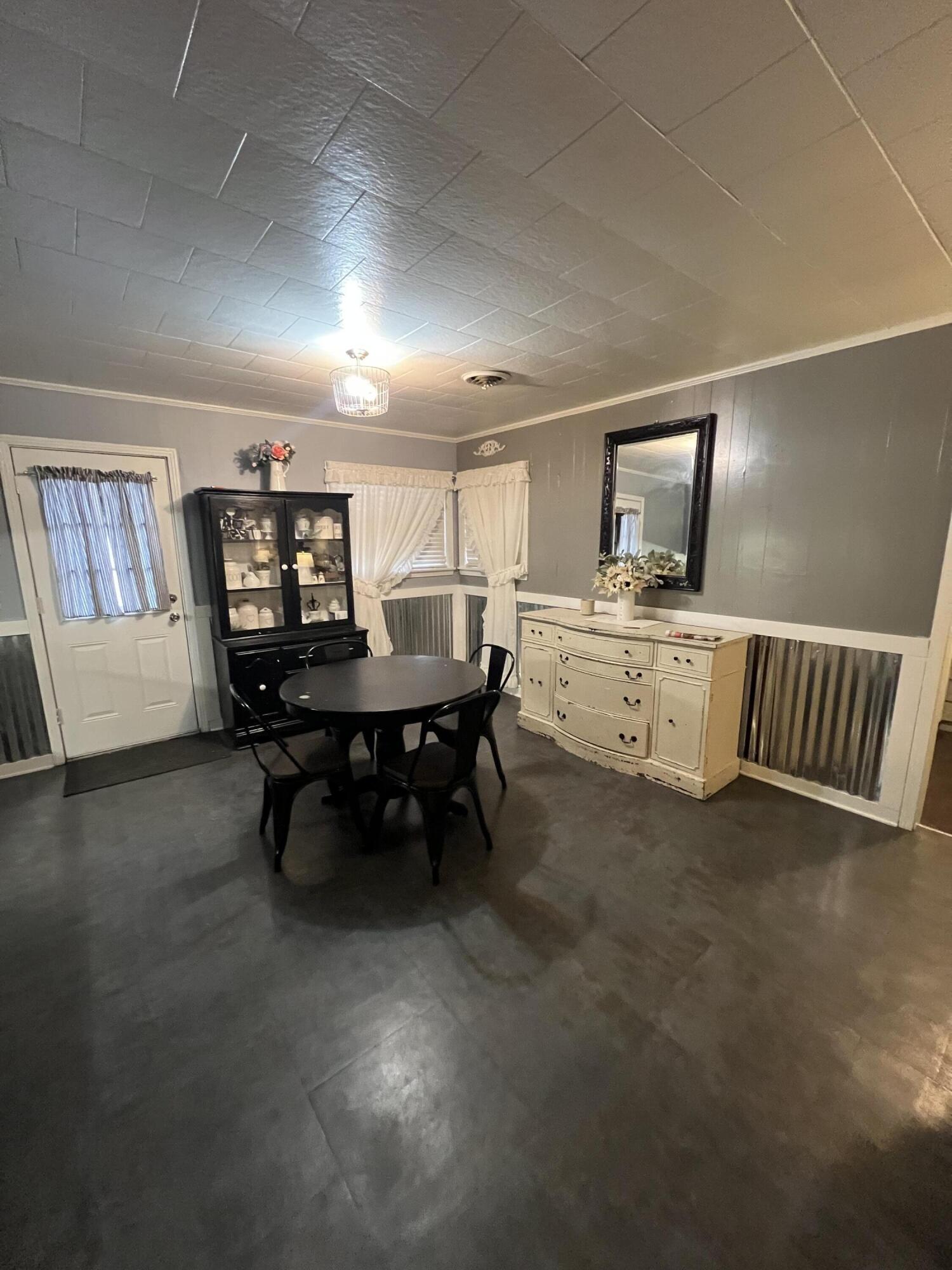 910 Sunset Cir., Columbia