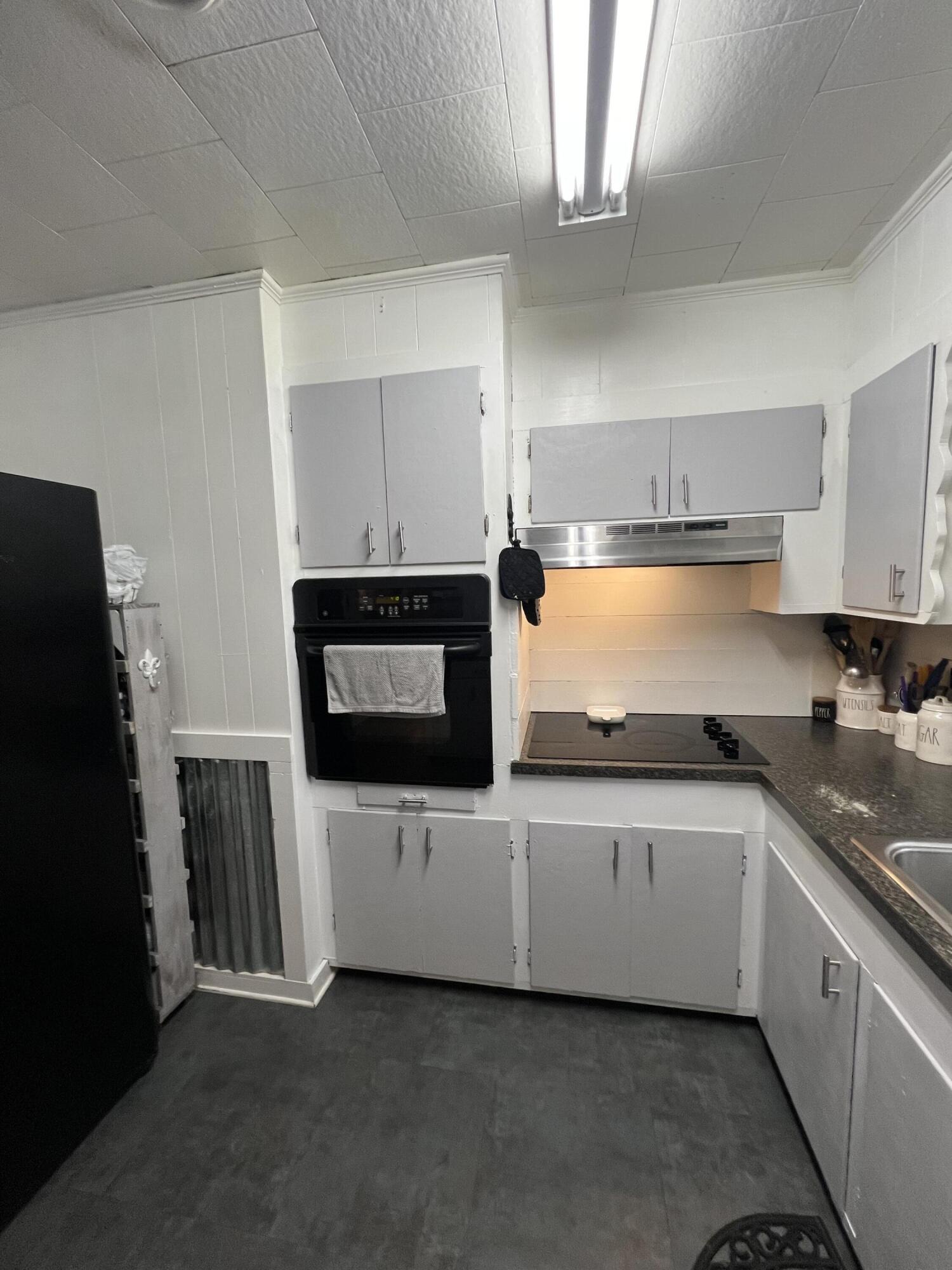 910 Sunset Cir., Columbia