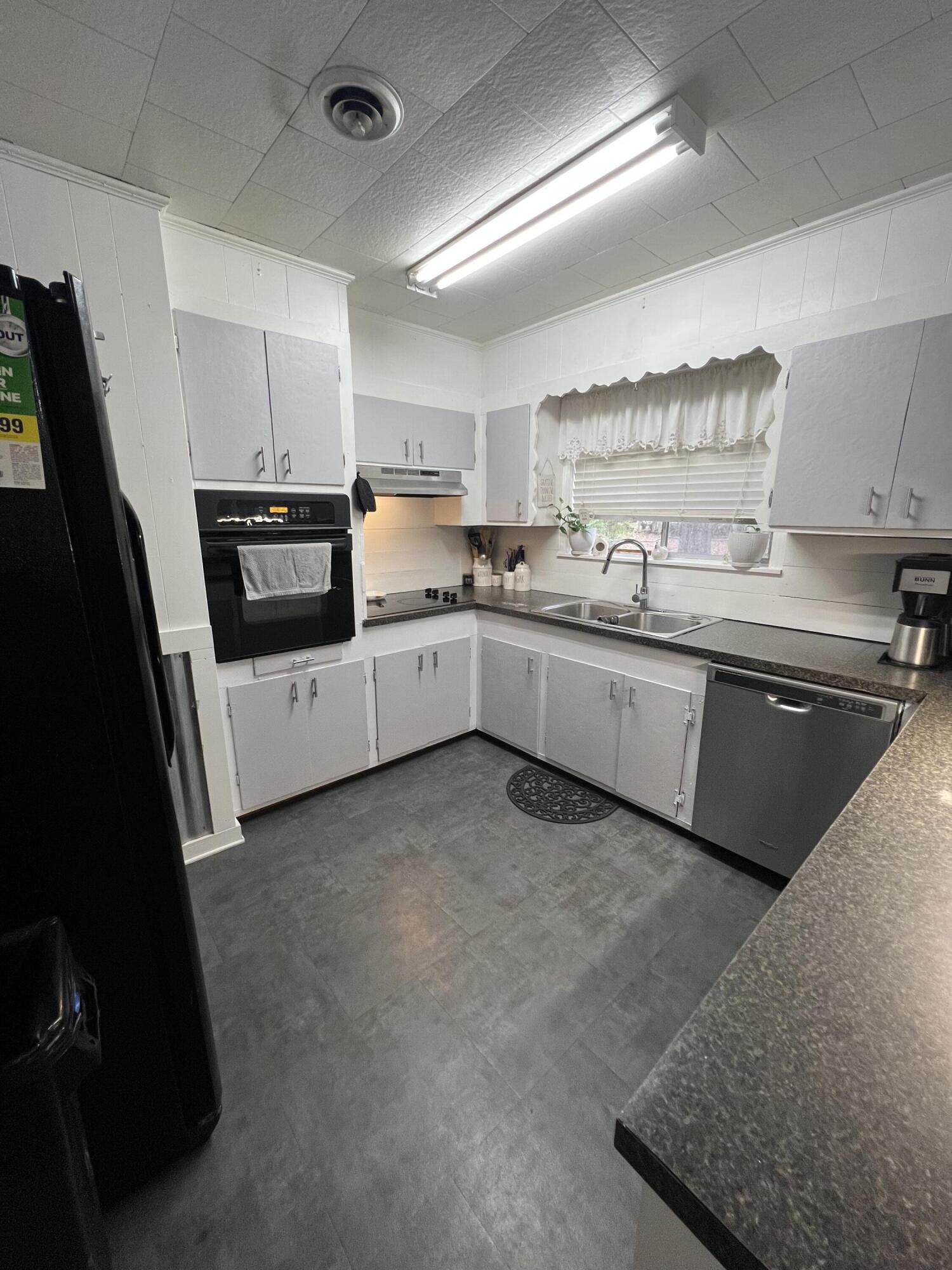 910 Sunset Cir., Columbia