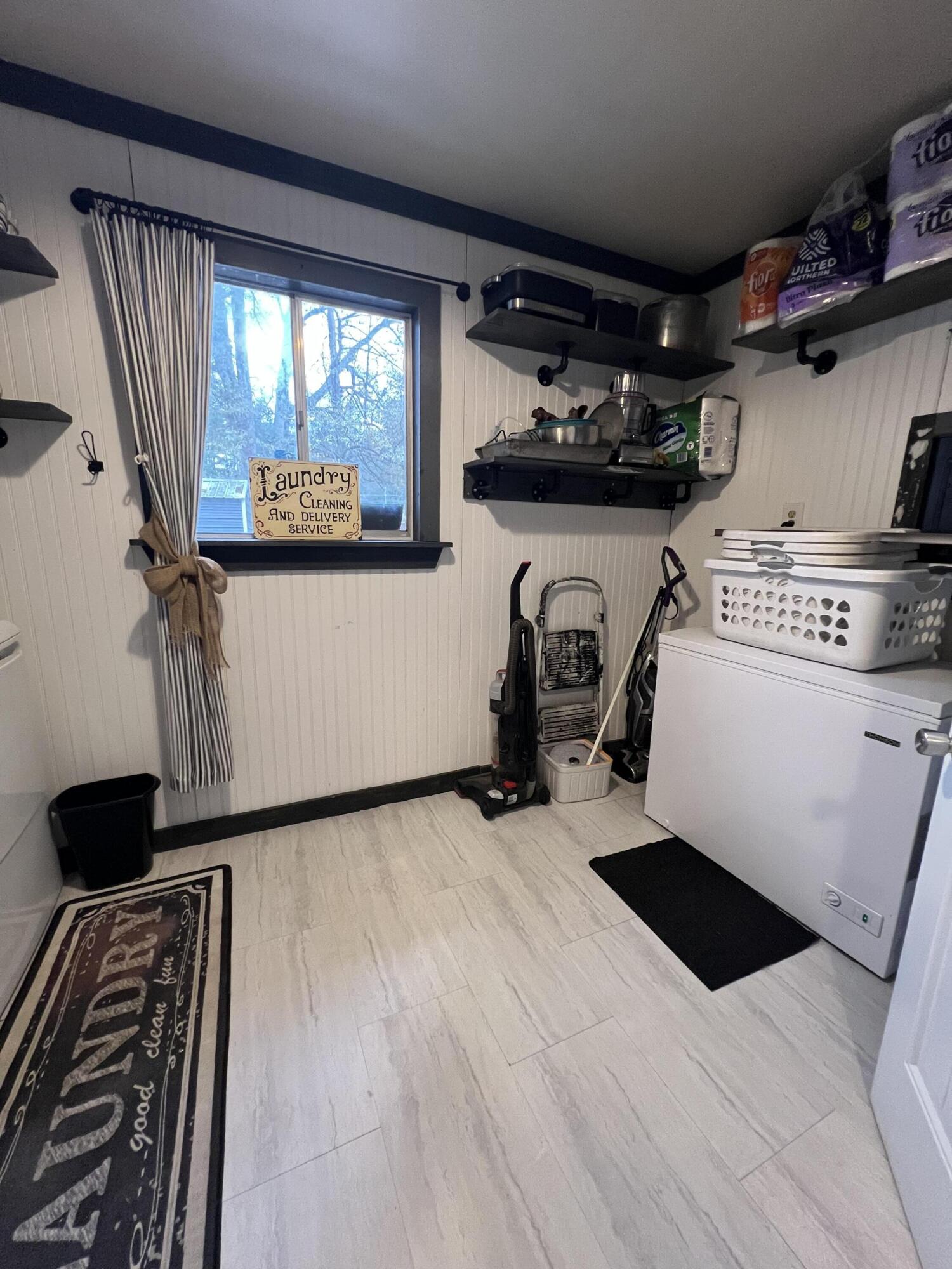 910 Sunset Cir., Columbia