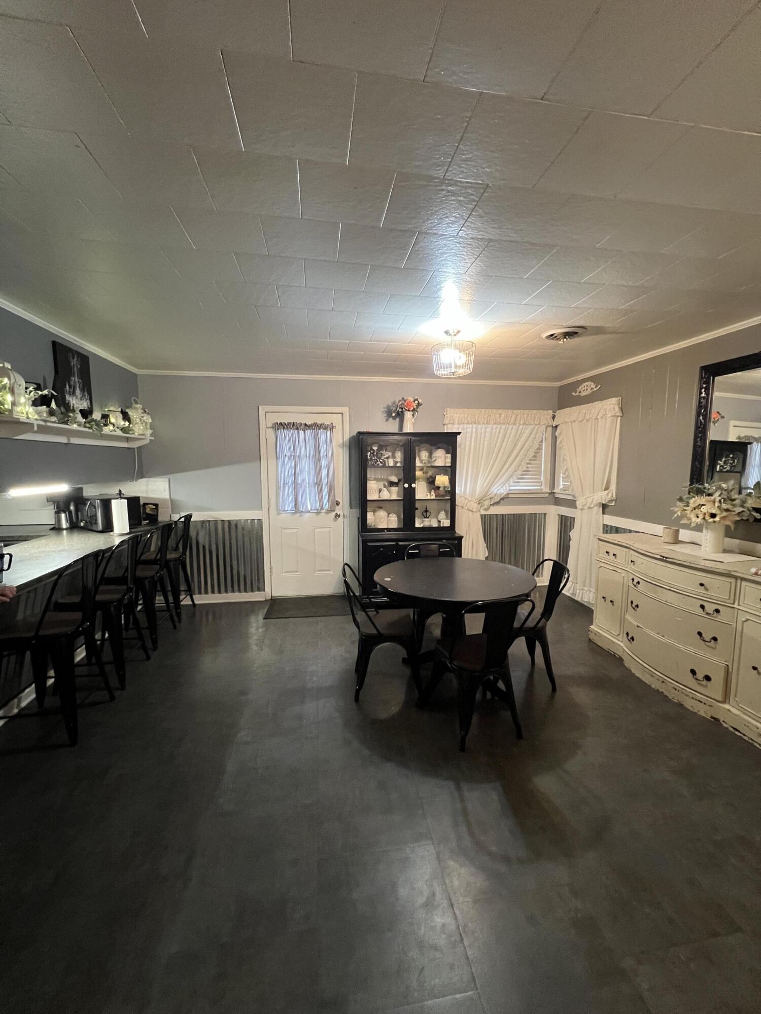 910 Sunset Cir., Columbia