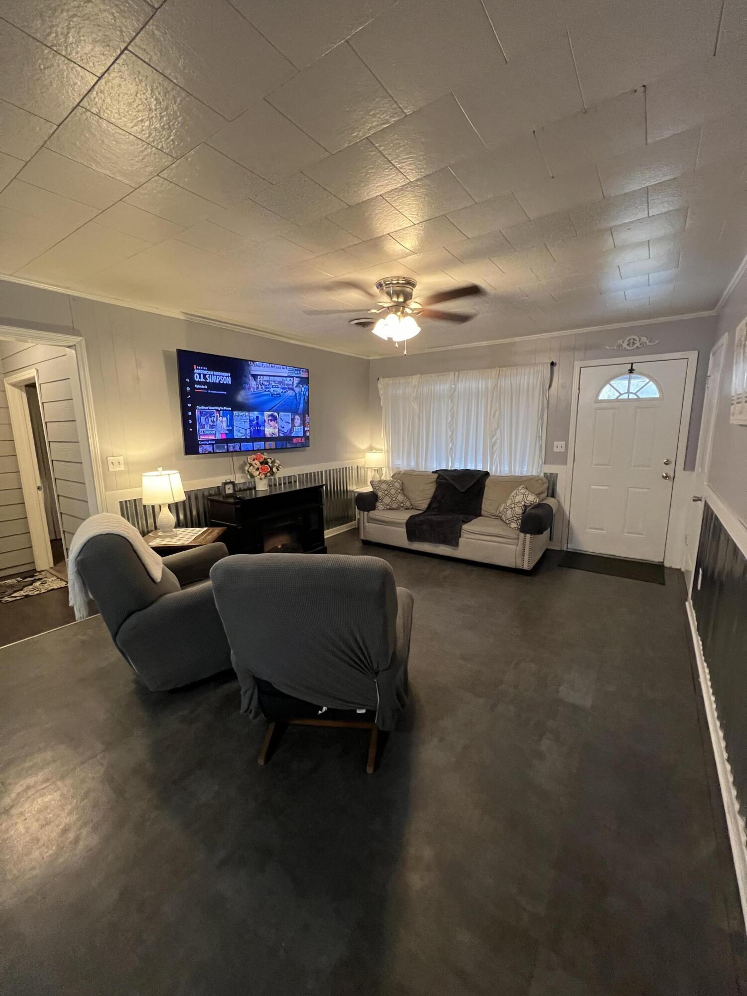 910 Sunset Cir., Columbia