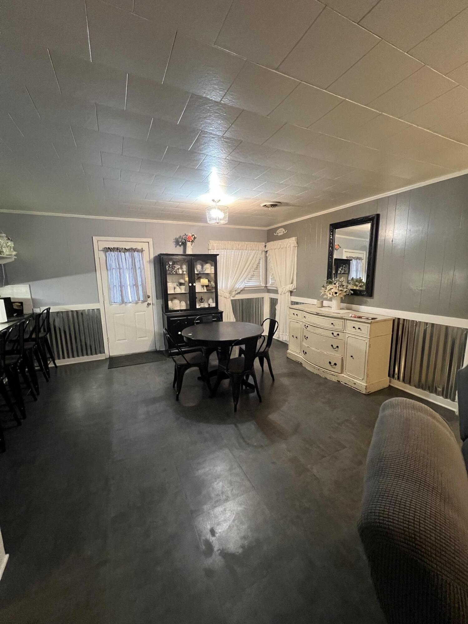 910 Sunset Cir., Columbia