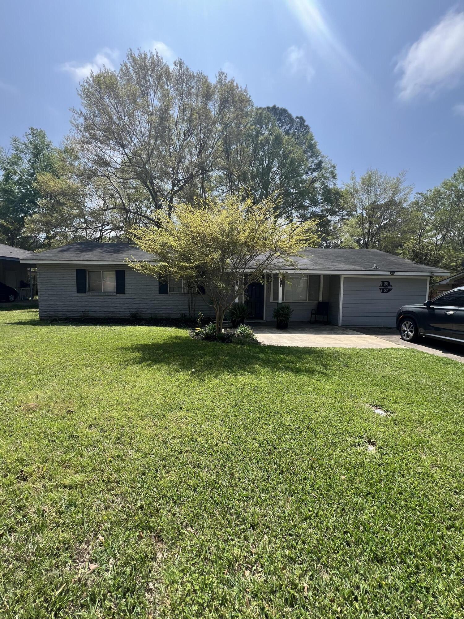 910 Sunset Cir., Columbia
