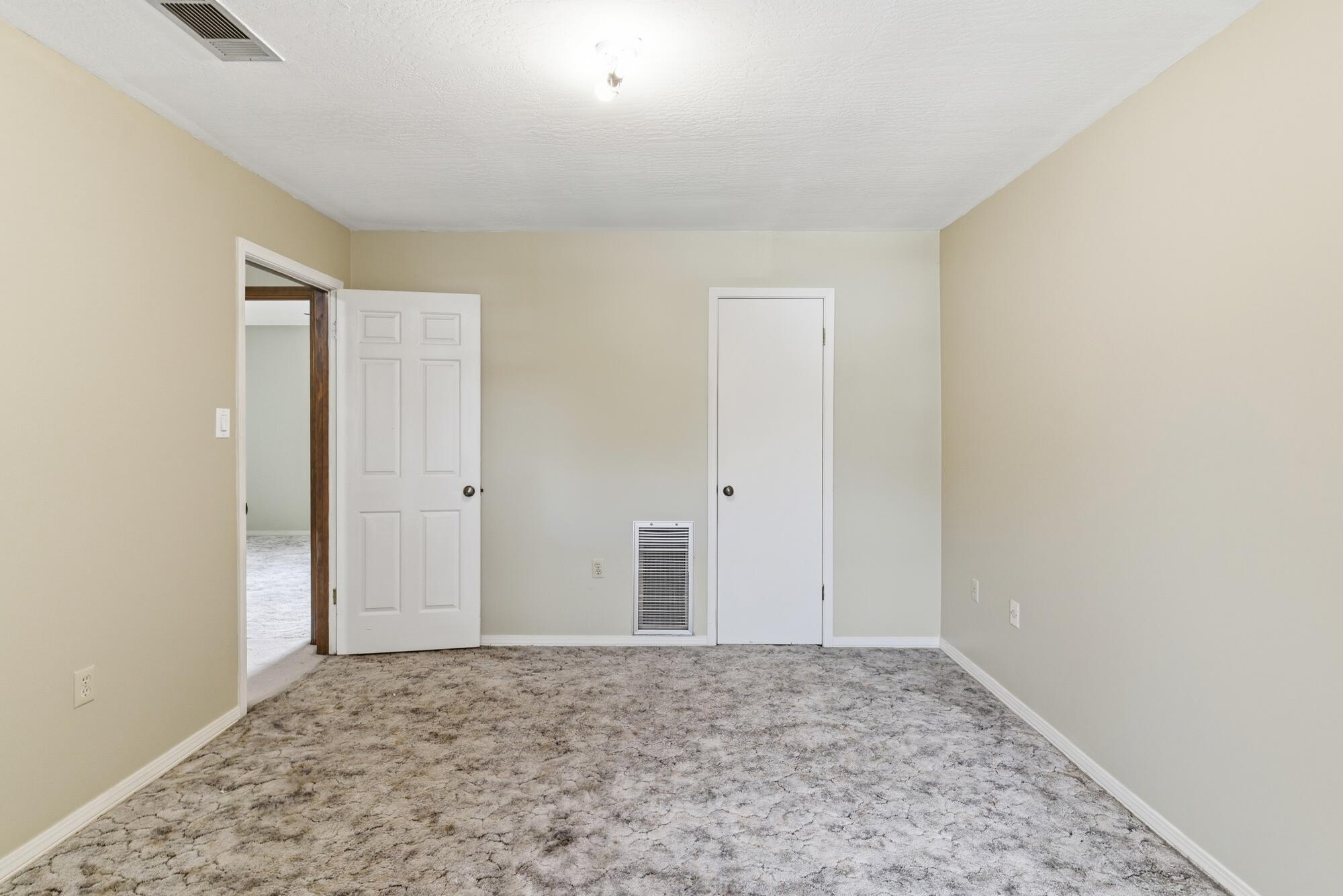 100 Warwick Pl