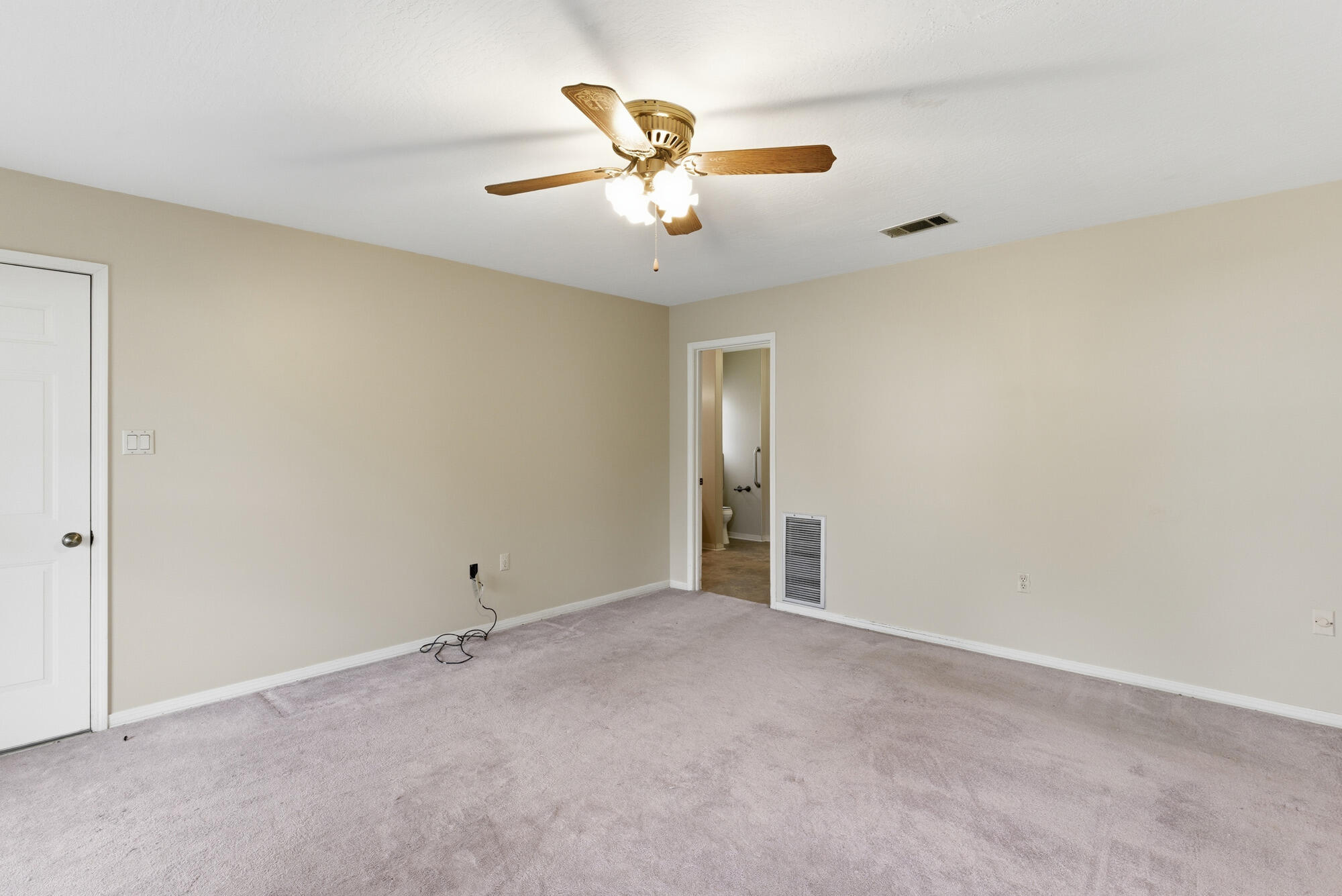 100 Warwick Pl