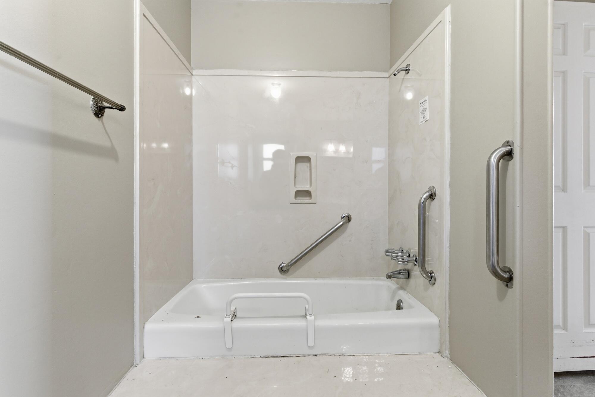 100 Warwick Pl