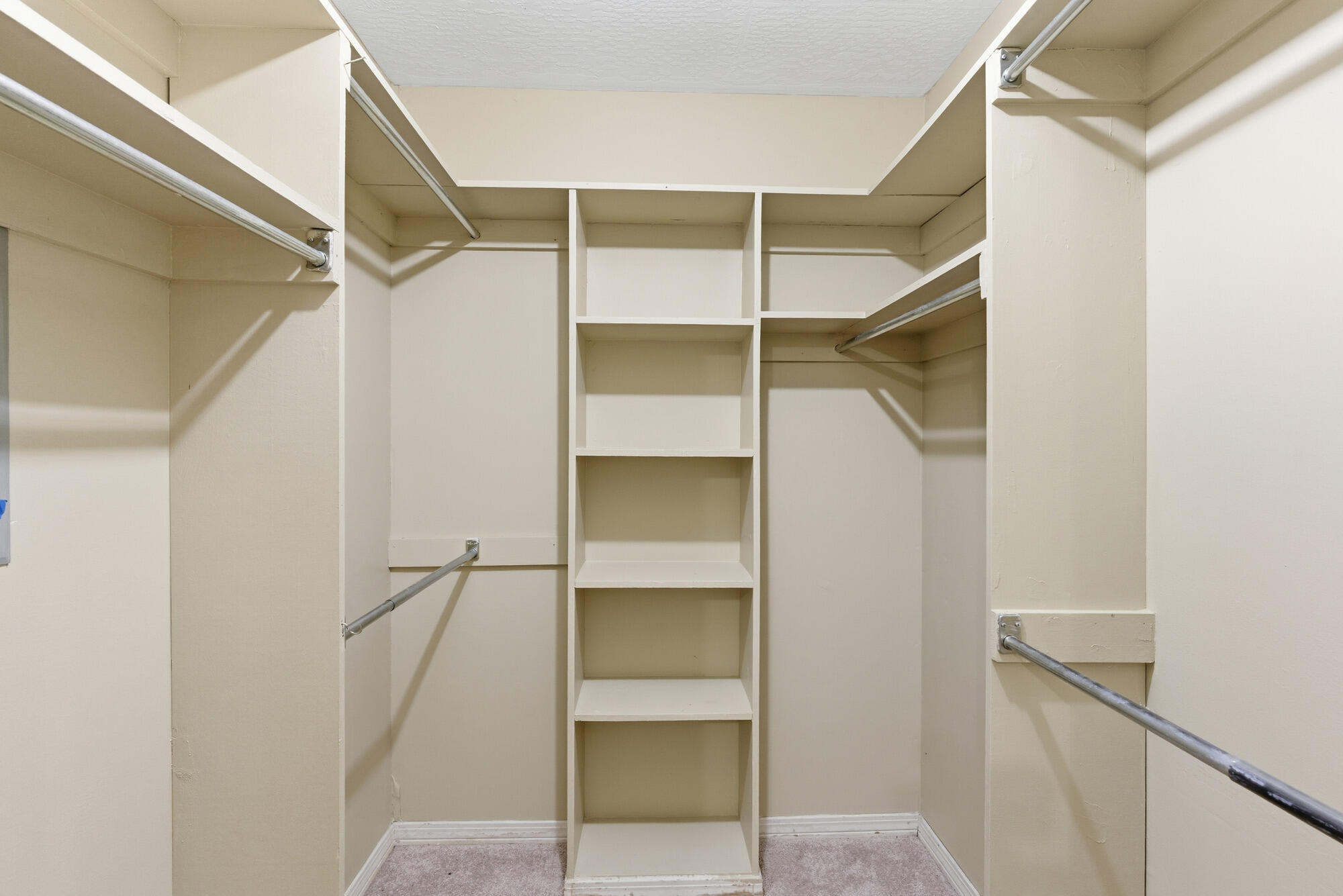100 Warwick Pl