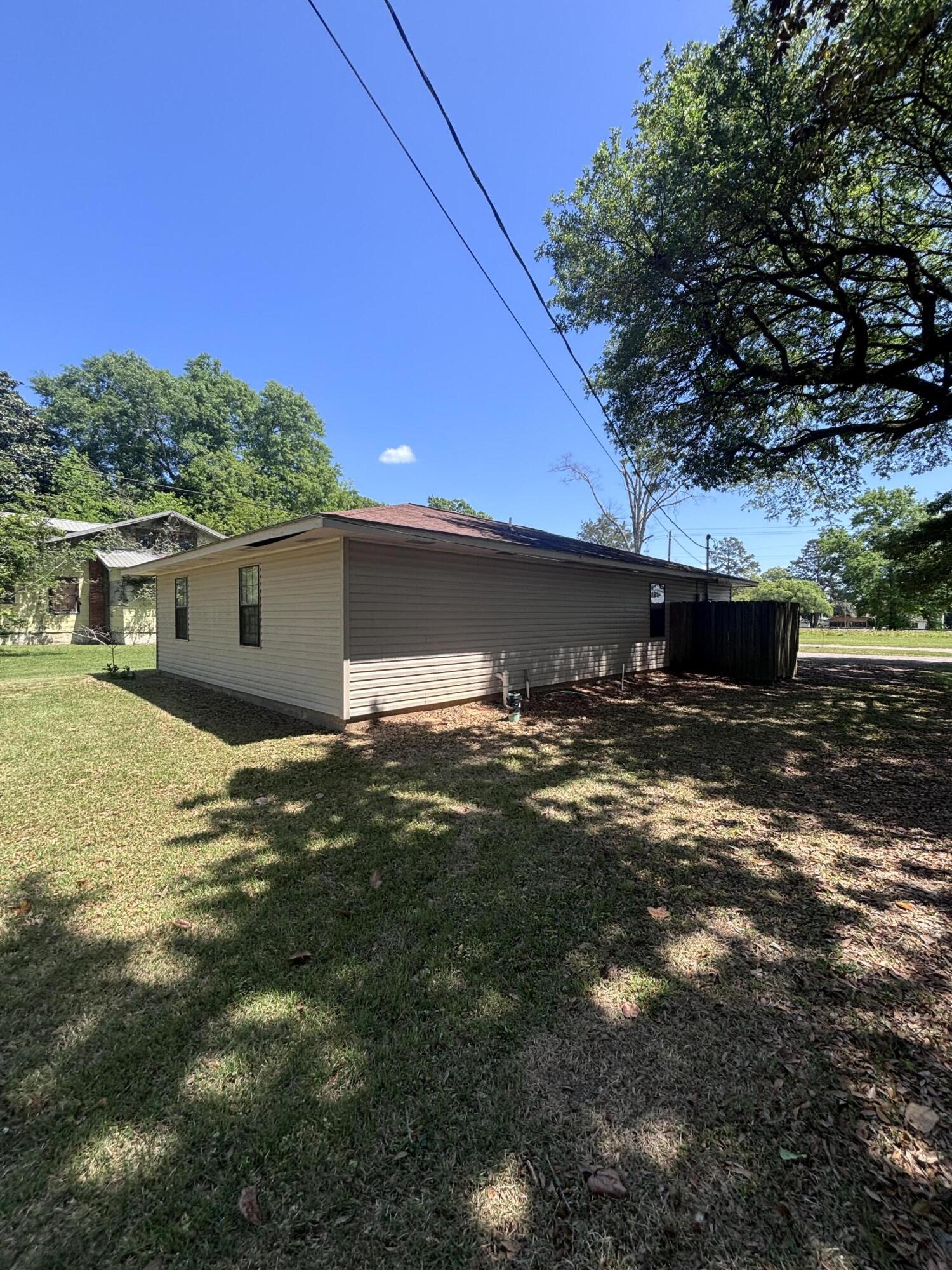 852 Ellisville Blvd.