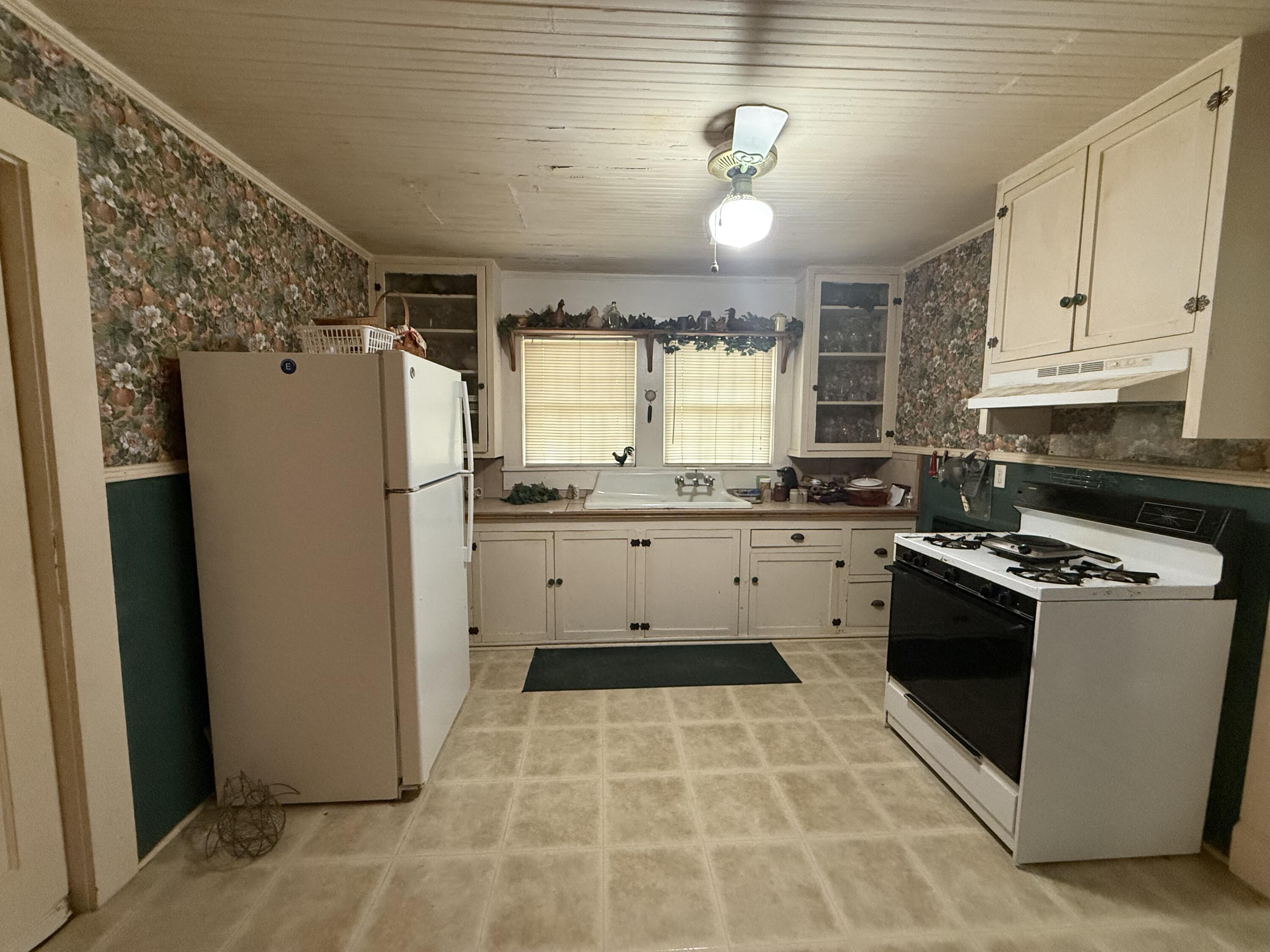1327 2nd St.