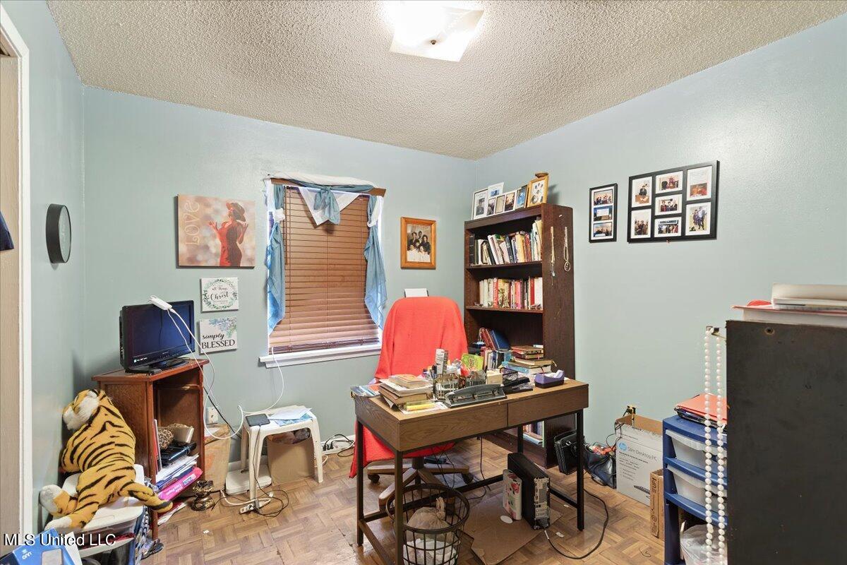 5508 Claresholm Street