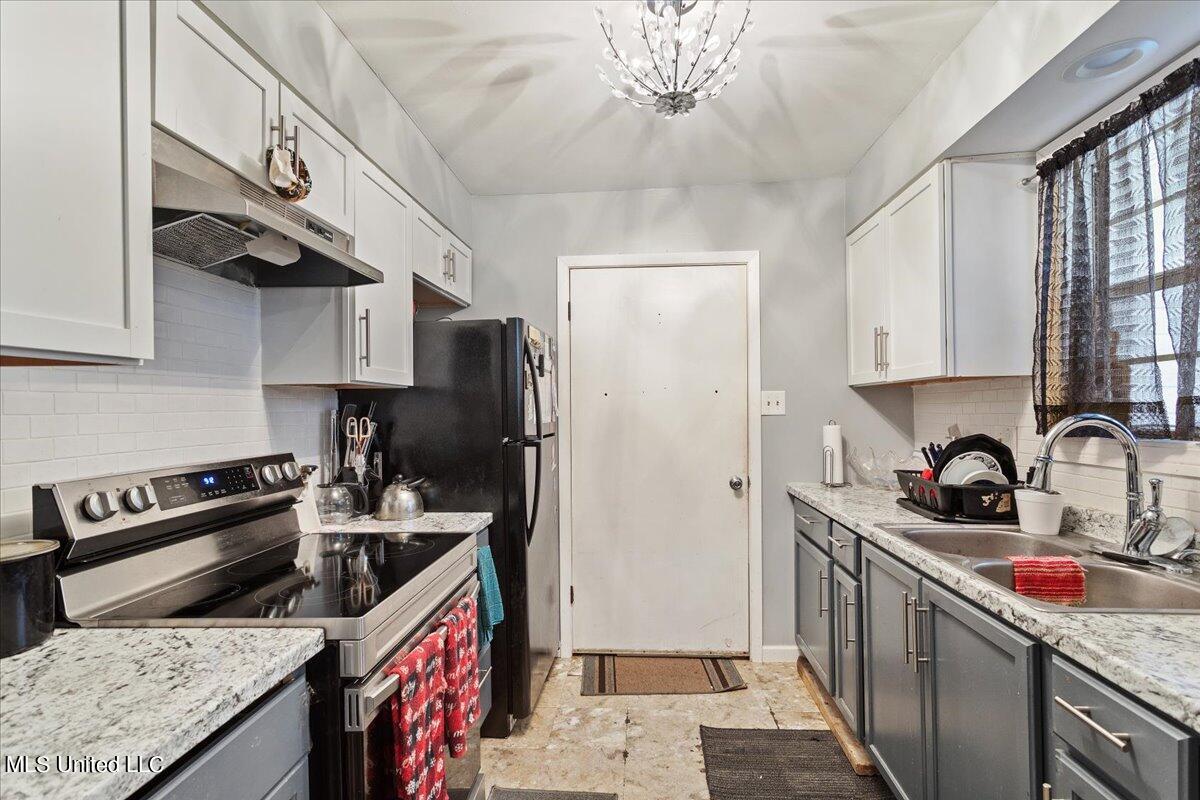 5508 Claresholm Street