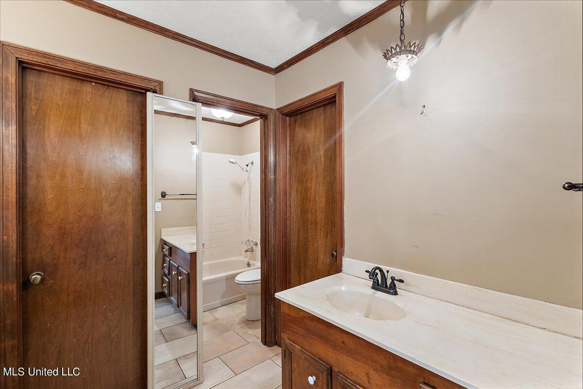 5222 Cloverdale Drive