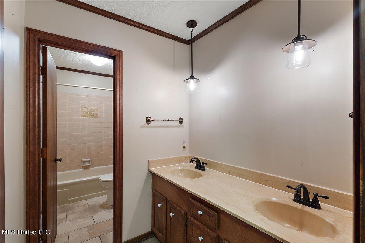 5222 Cloverdale Drive