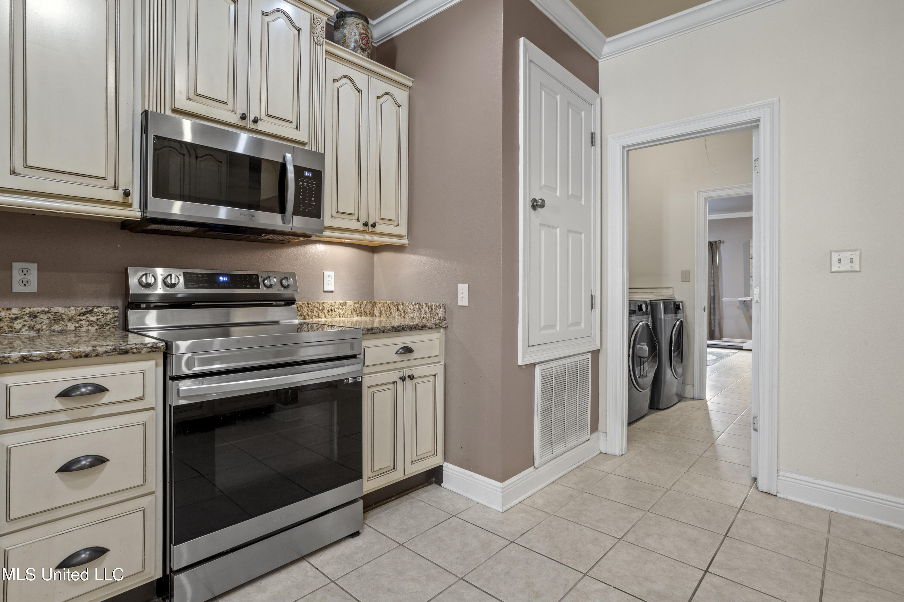 11827 River Estates Circle