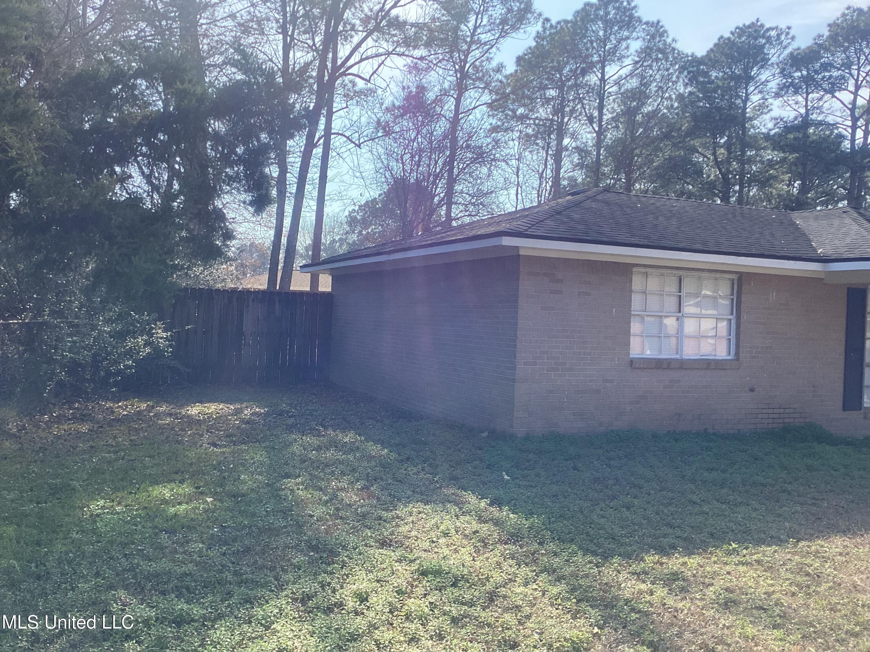 5621 Picadilly Circus Circle