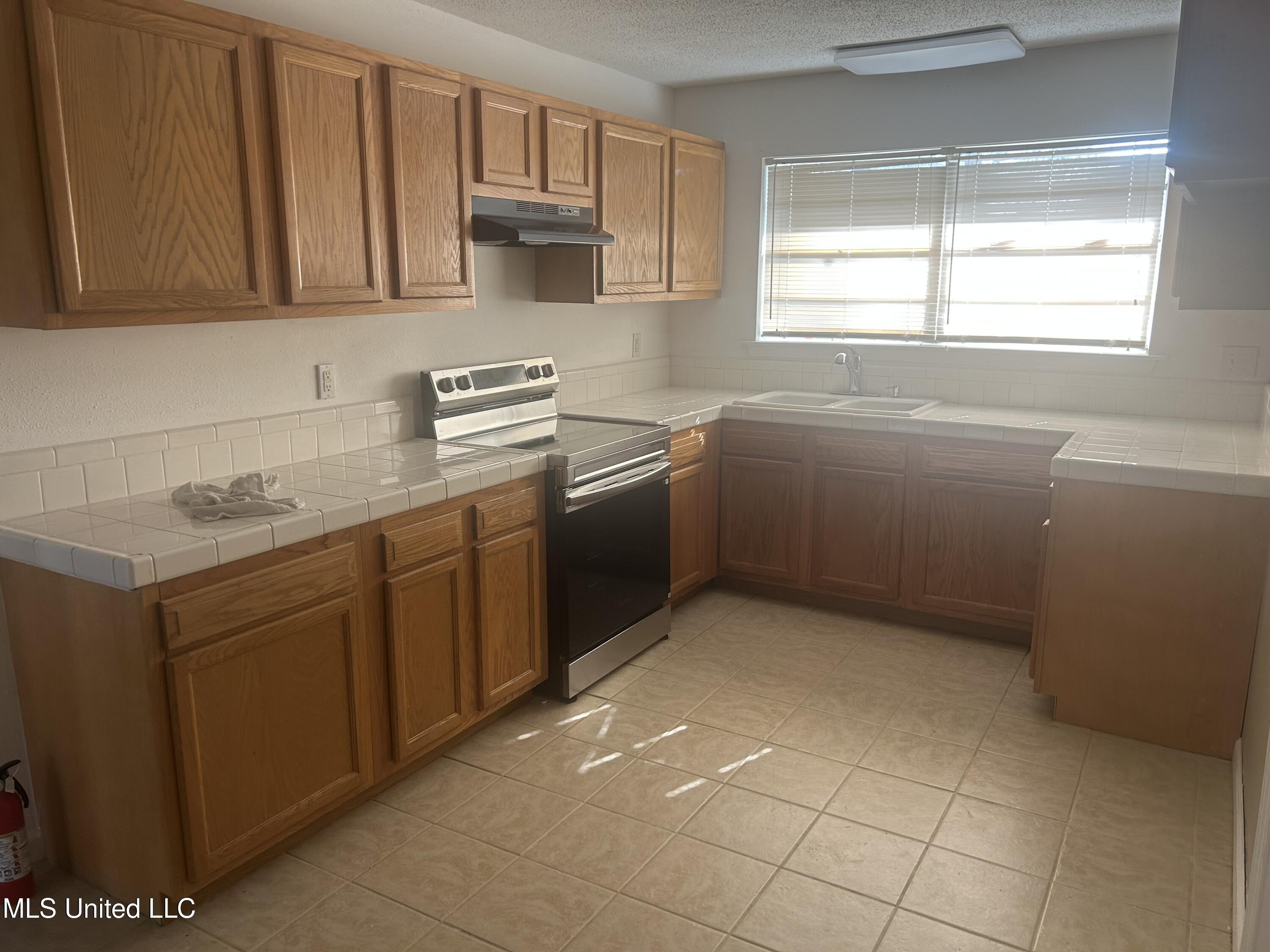 5621 Picadilly Circus Circle