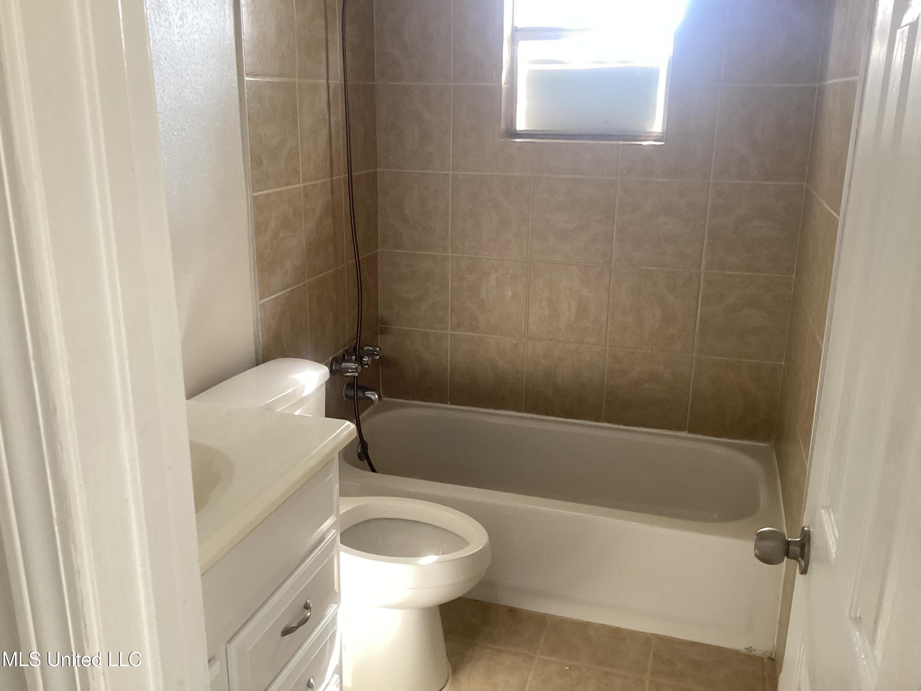 5621 Picadilly Circus Circle