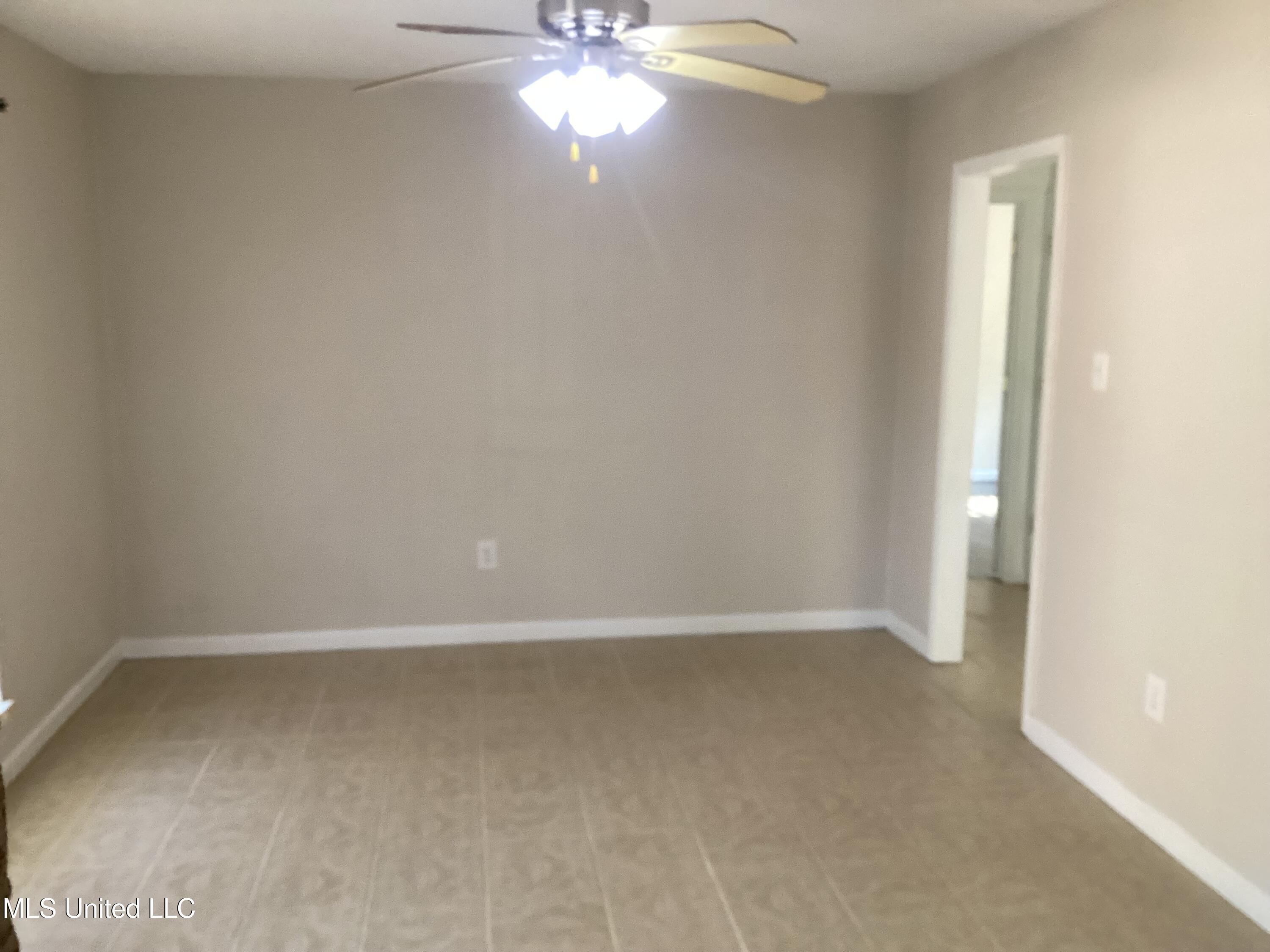 5621 Picadilly Circus Circle