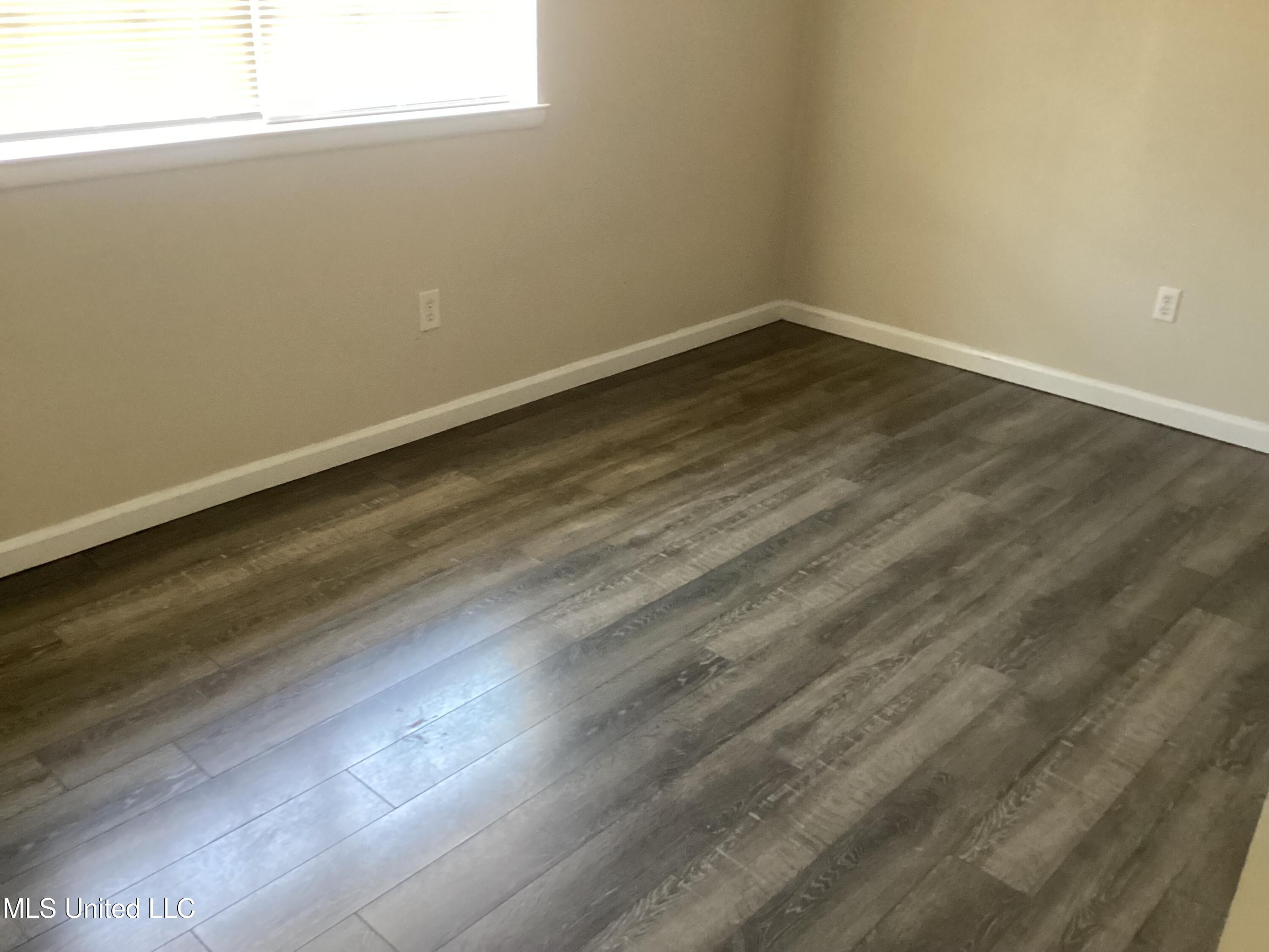 5621 Picadilly Circus Circle