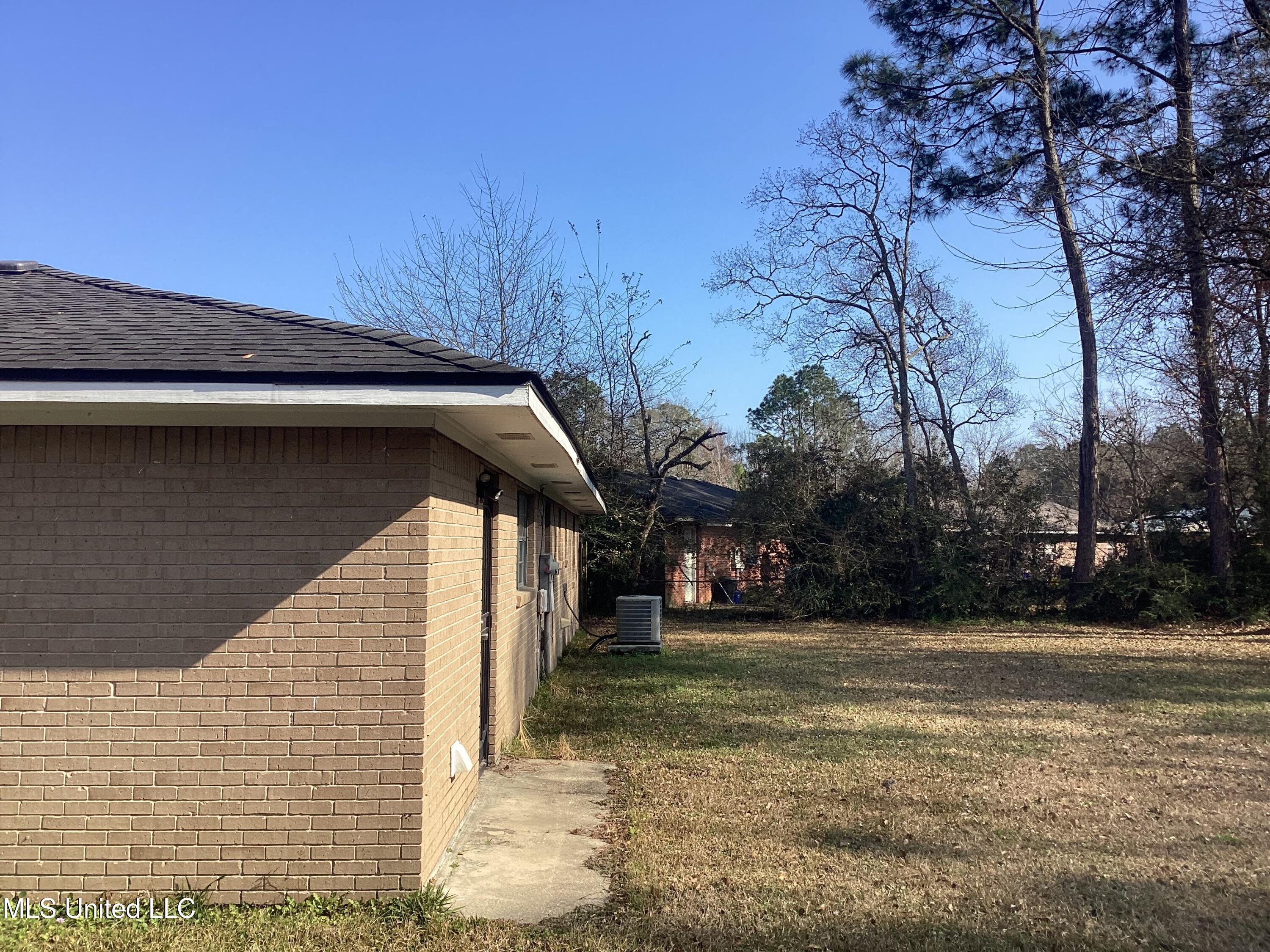 5621 Picadilly Circus Circle