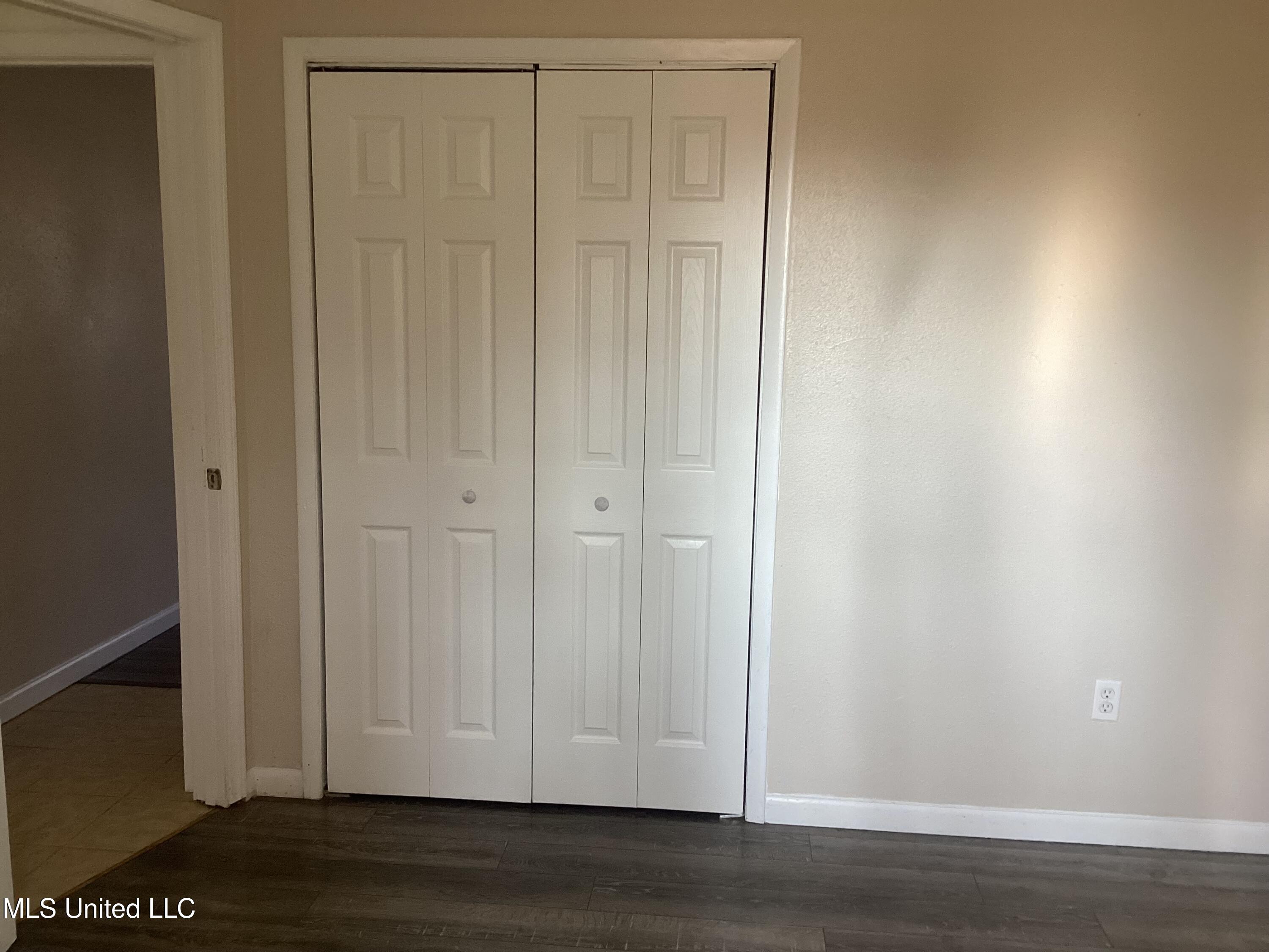 5621 Picadilly Circus Circle