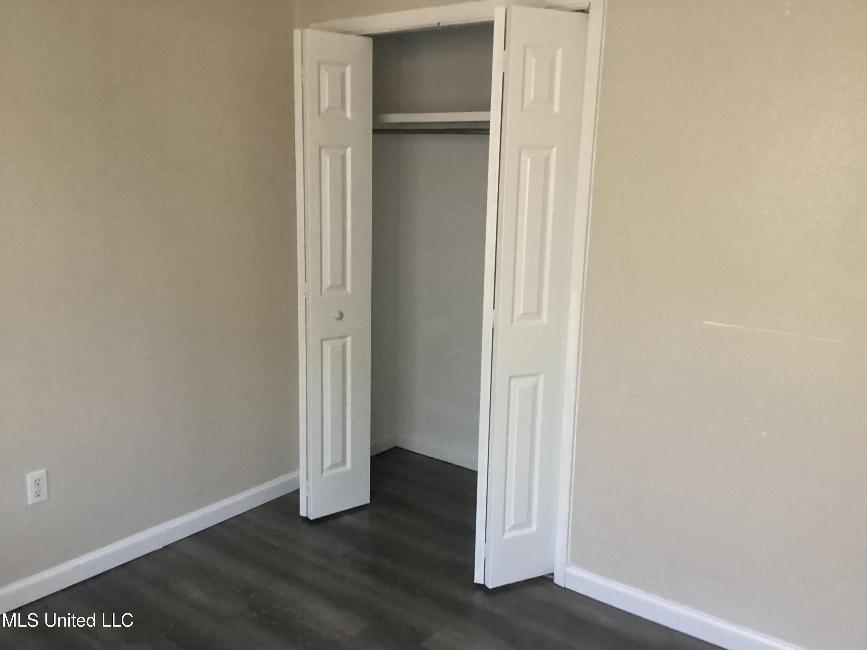 5621 Picadilly Circus Circle