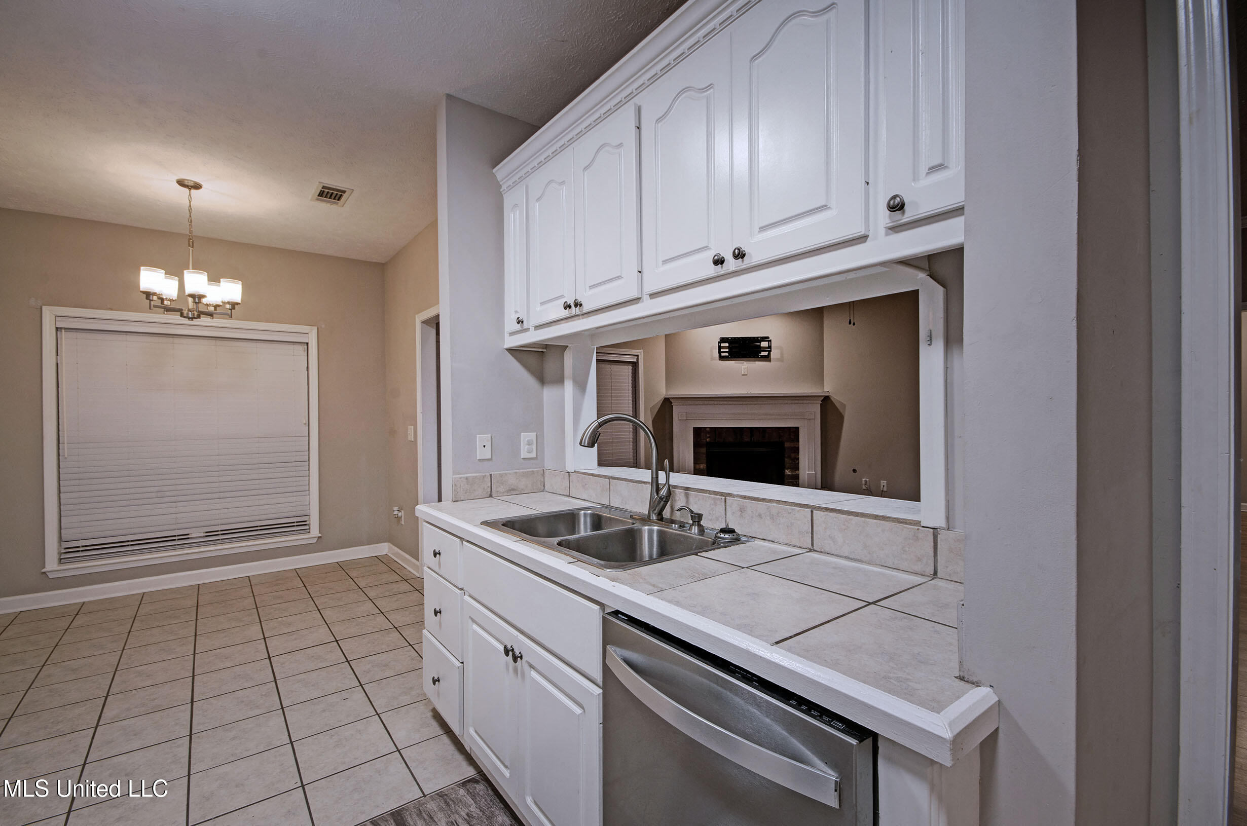 2017 Rolling Hill Drive