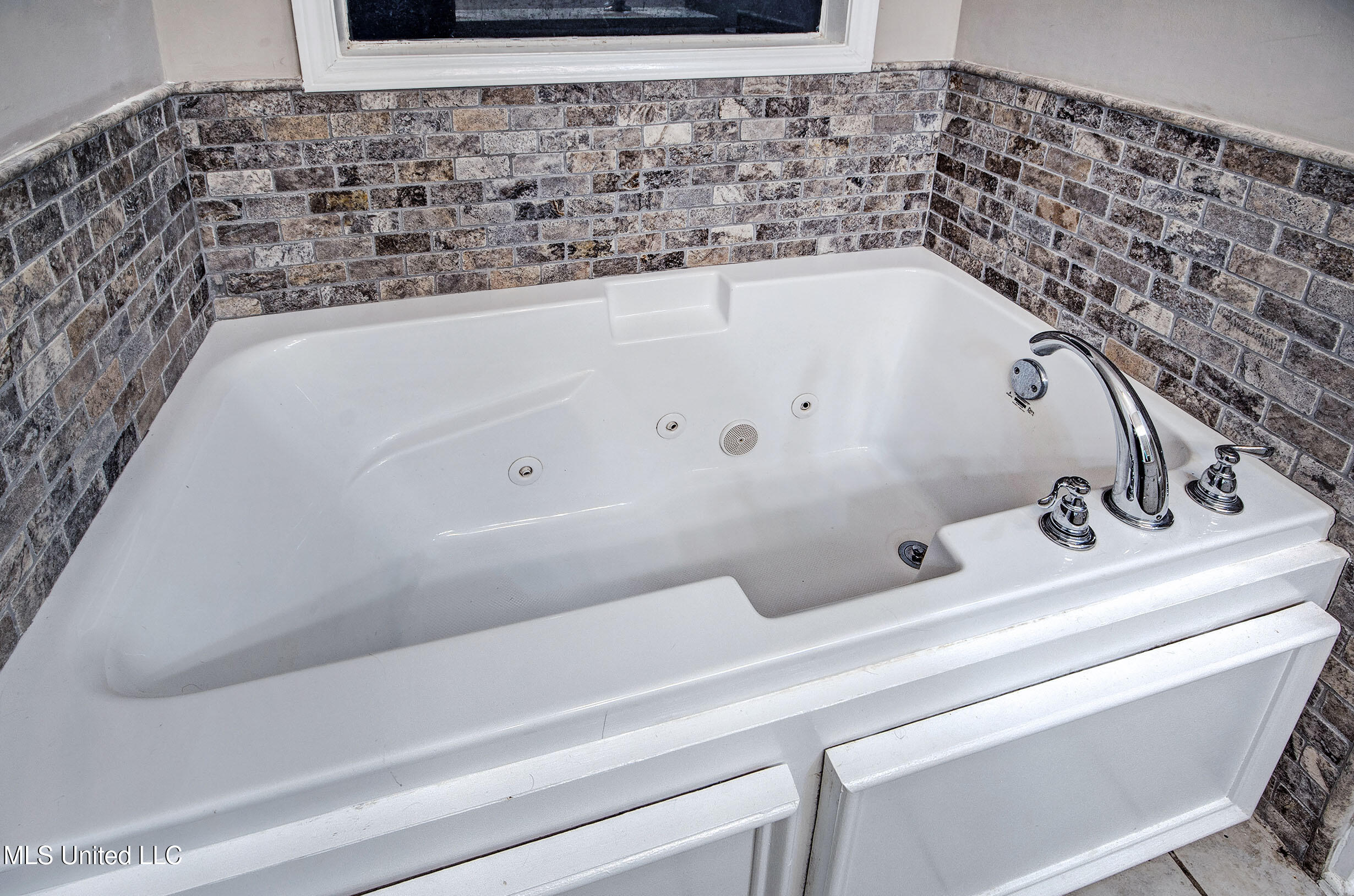 2017 Rolling Hill Drive