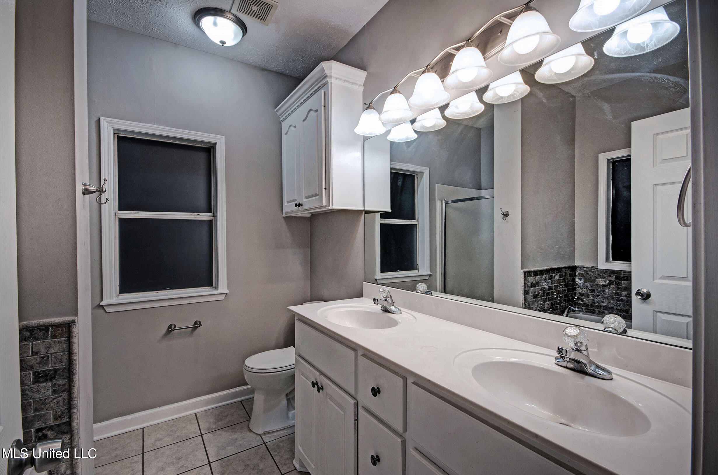 2017 Rolling Hill Drive