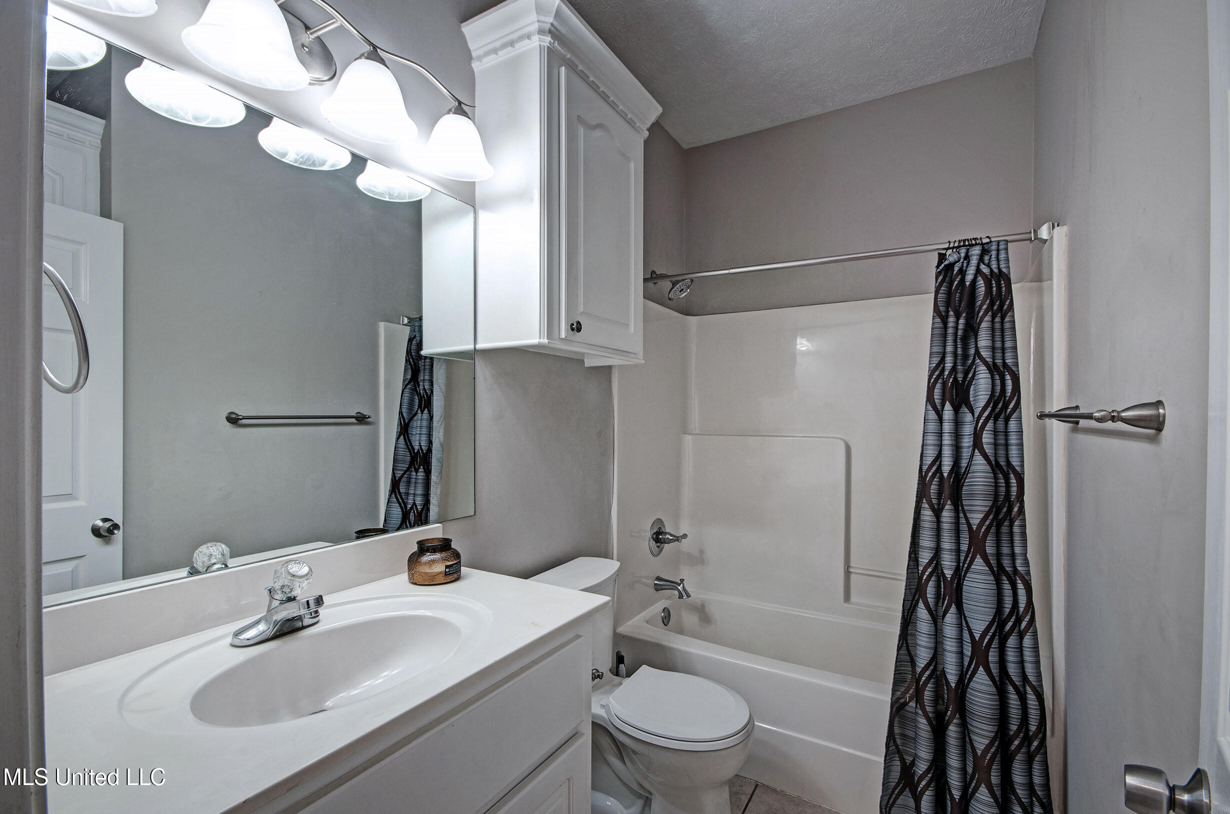 2017 Rolling Hill Drive