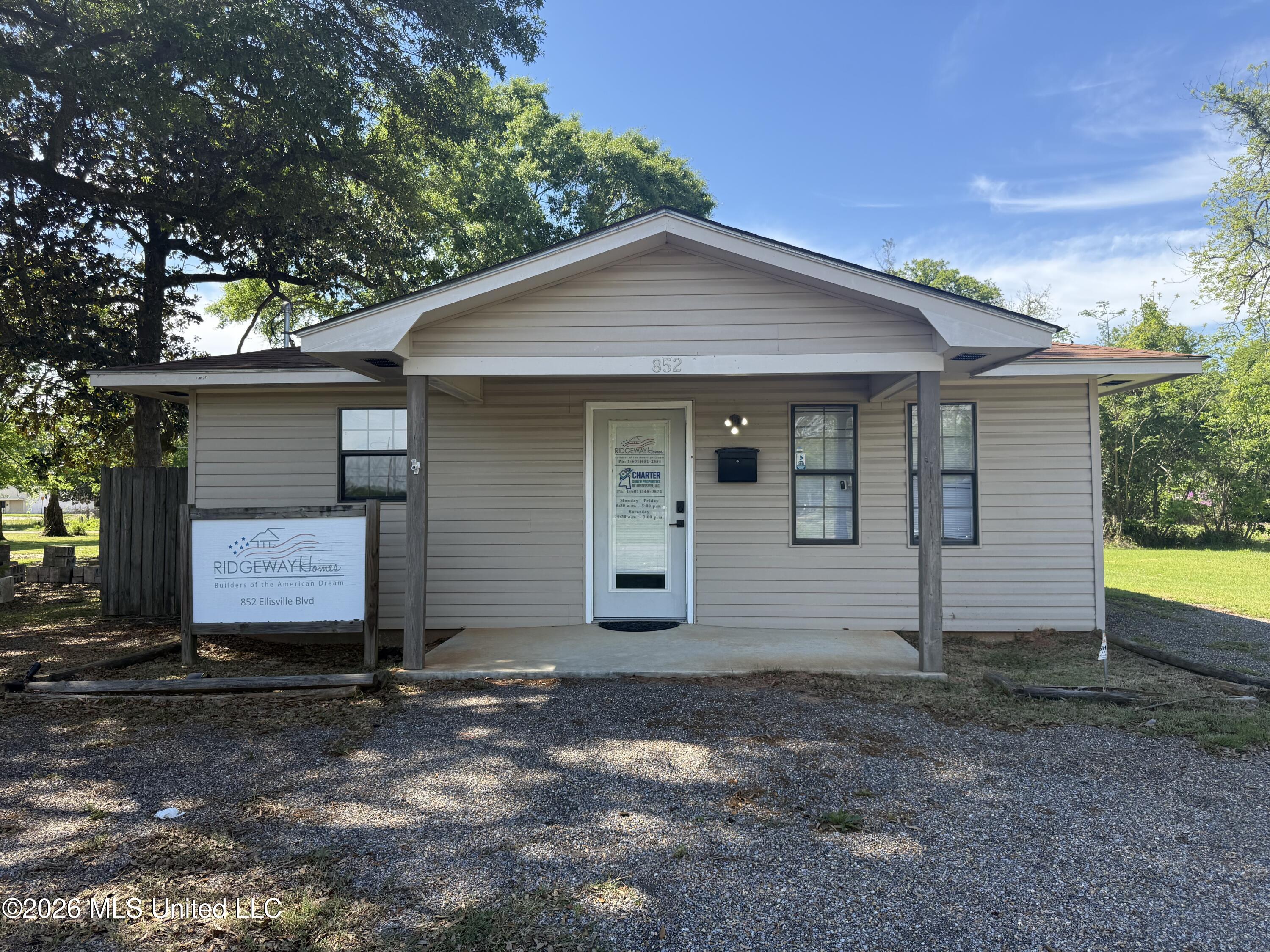 852 Ellisville Boulevard