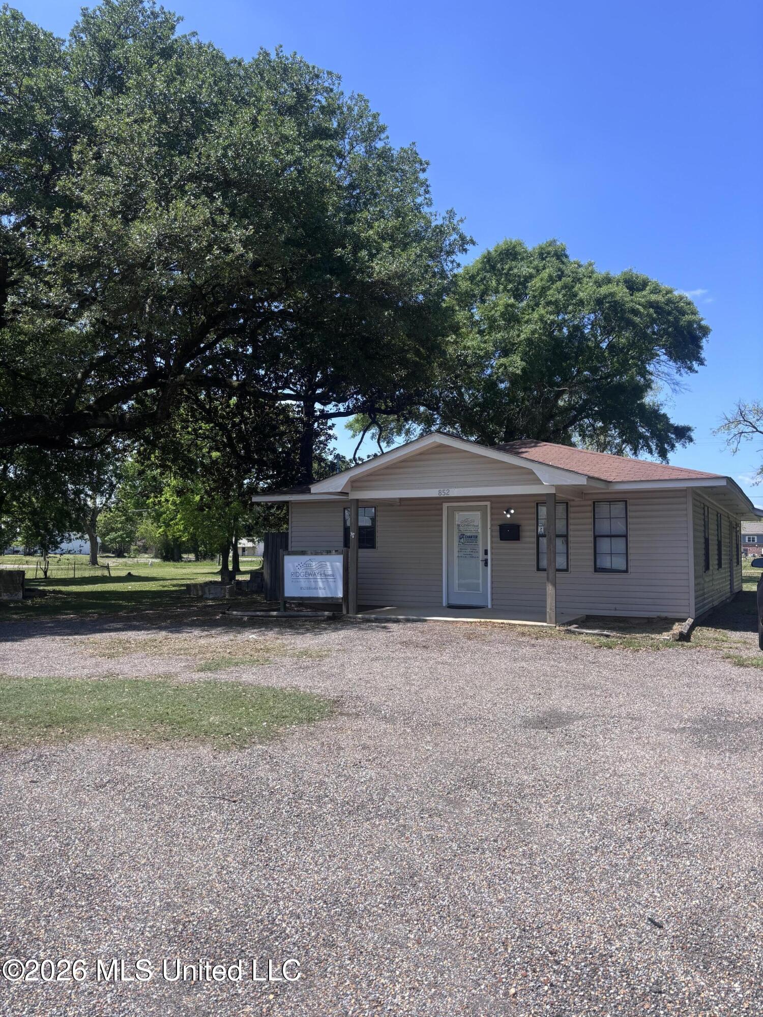 852 Ellisville Boulevard