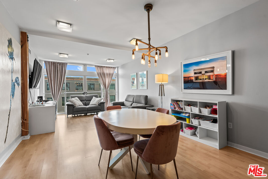 4215 Glencoe Ave Unit: 302