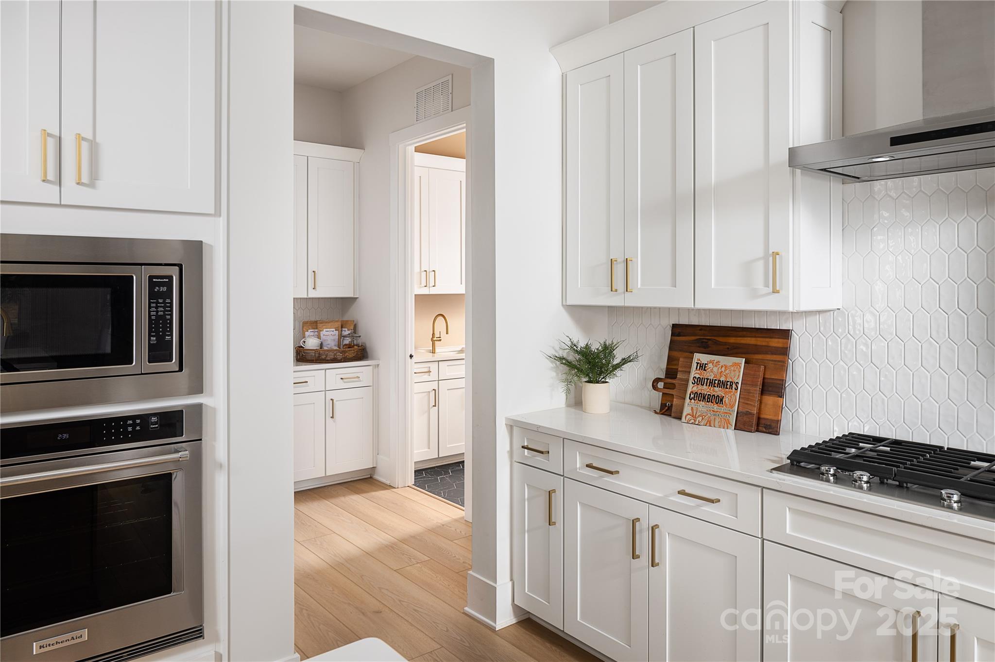 5100 Glenwalk Drive Unit: 21
