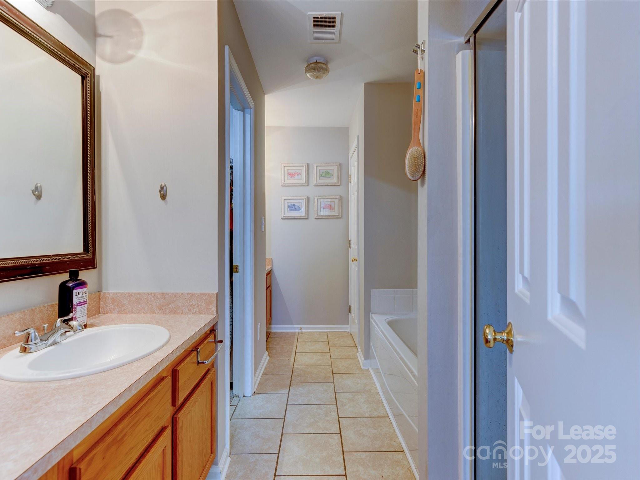 2107 Lennoxshire Square Court