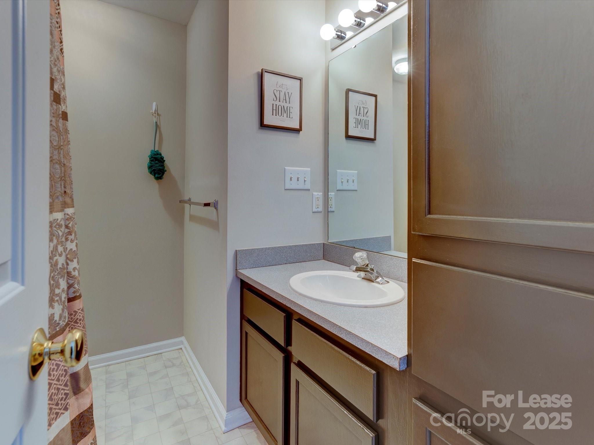 2107 Lennoxshire Square Court