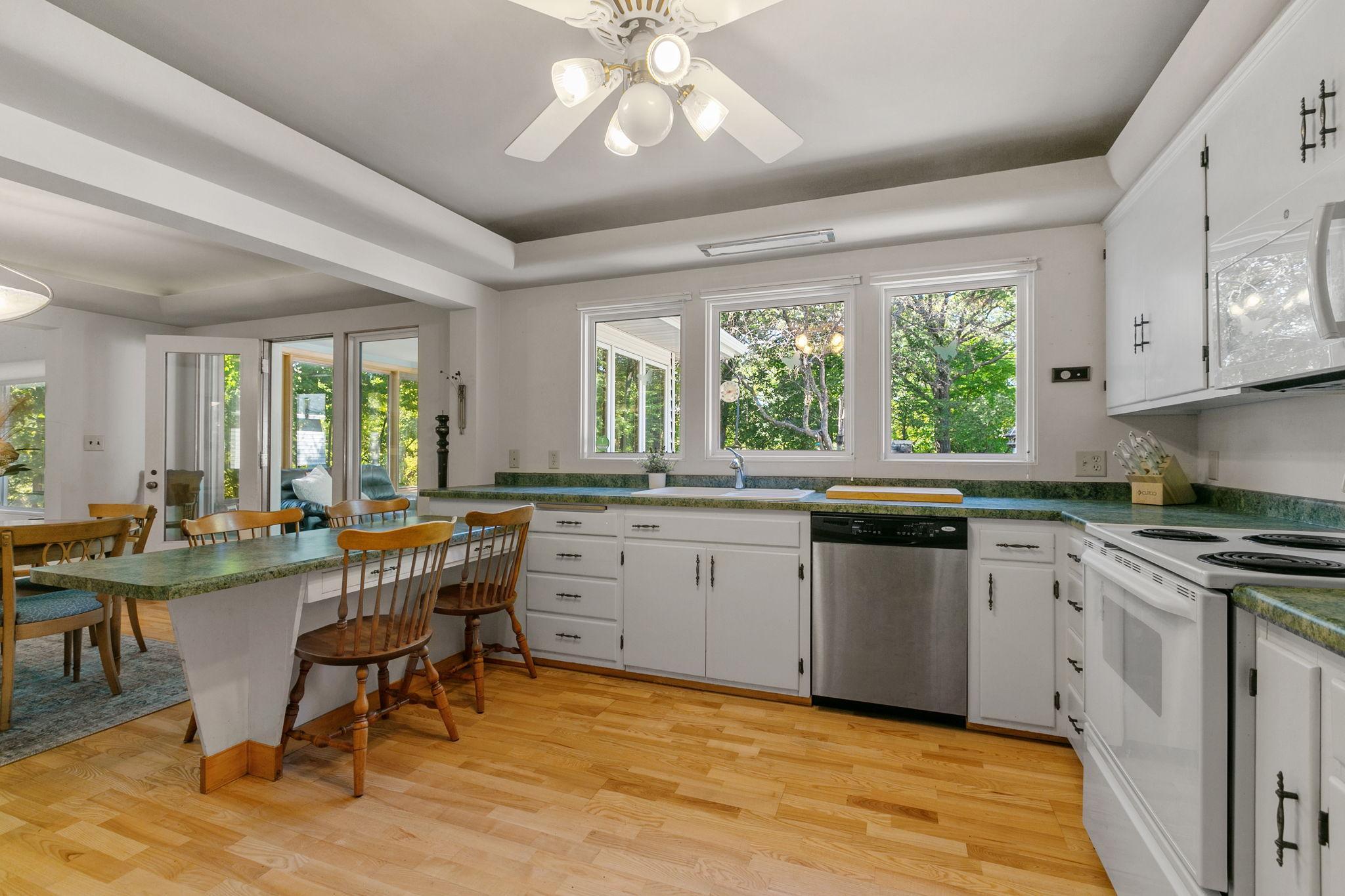 157 W Glencrest Drive