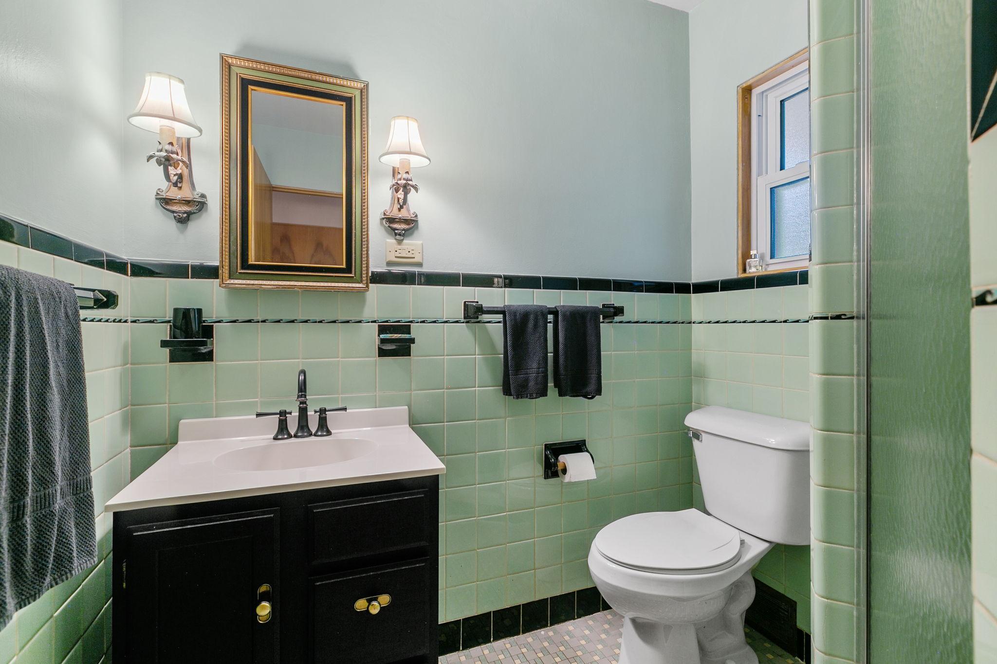 157 W Glencrest Drive
