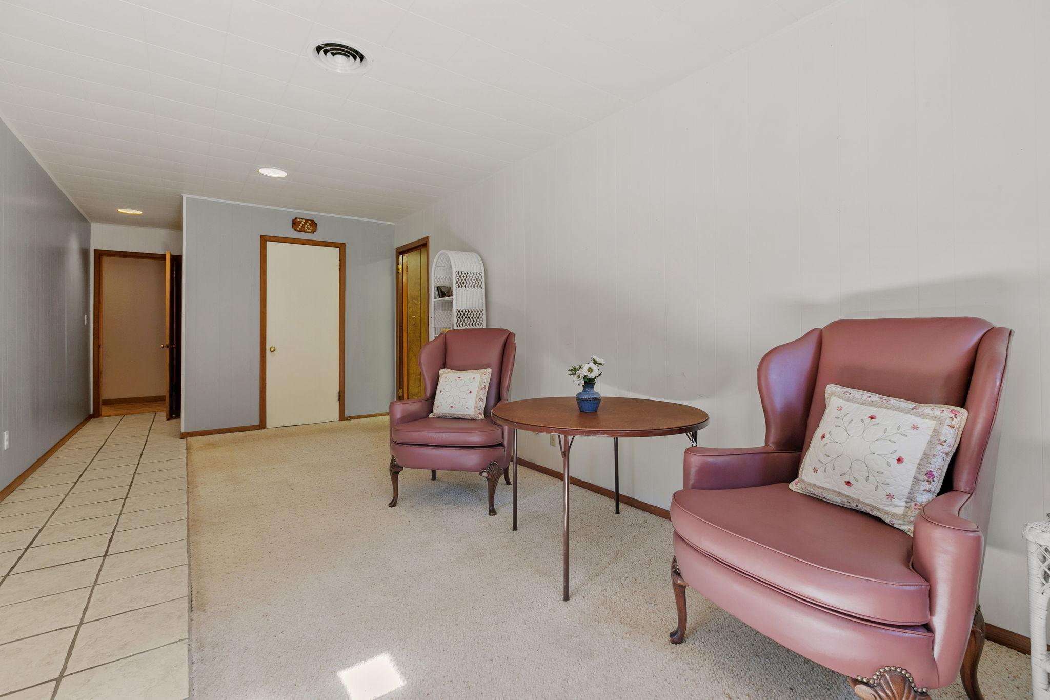 157 W Glencrest Drive