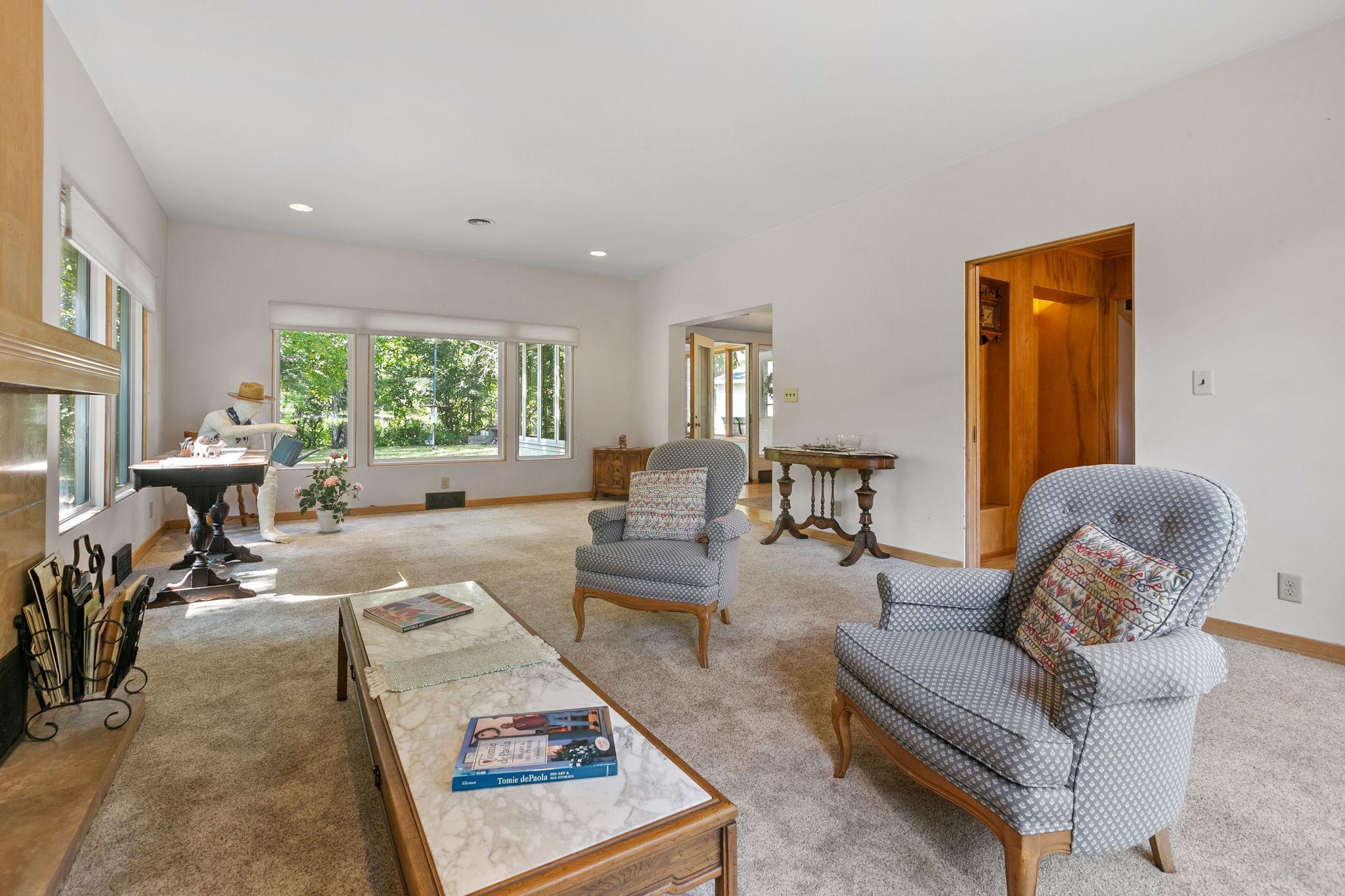 157 W Glencrest Drive