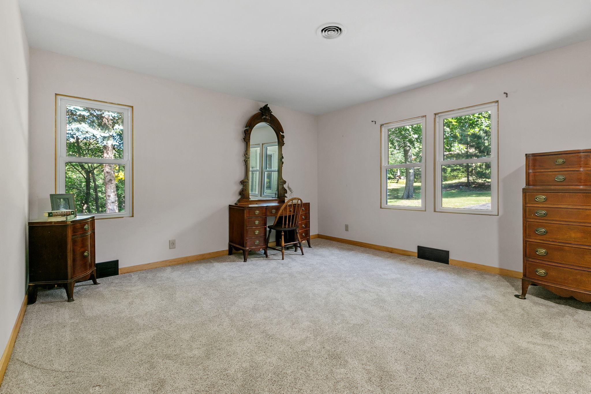 157 W Glencrest Drive