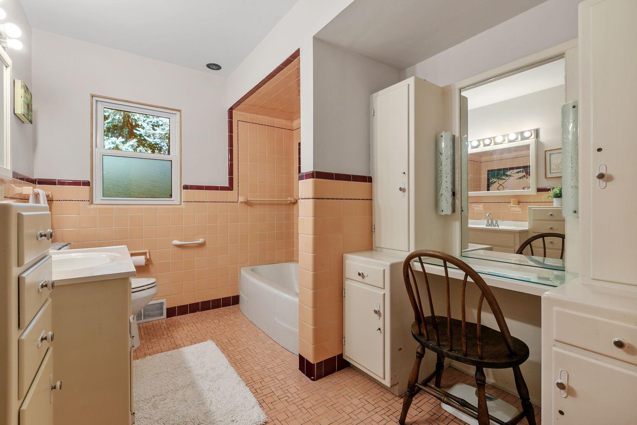 157 W Glencrest Drive